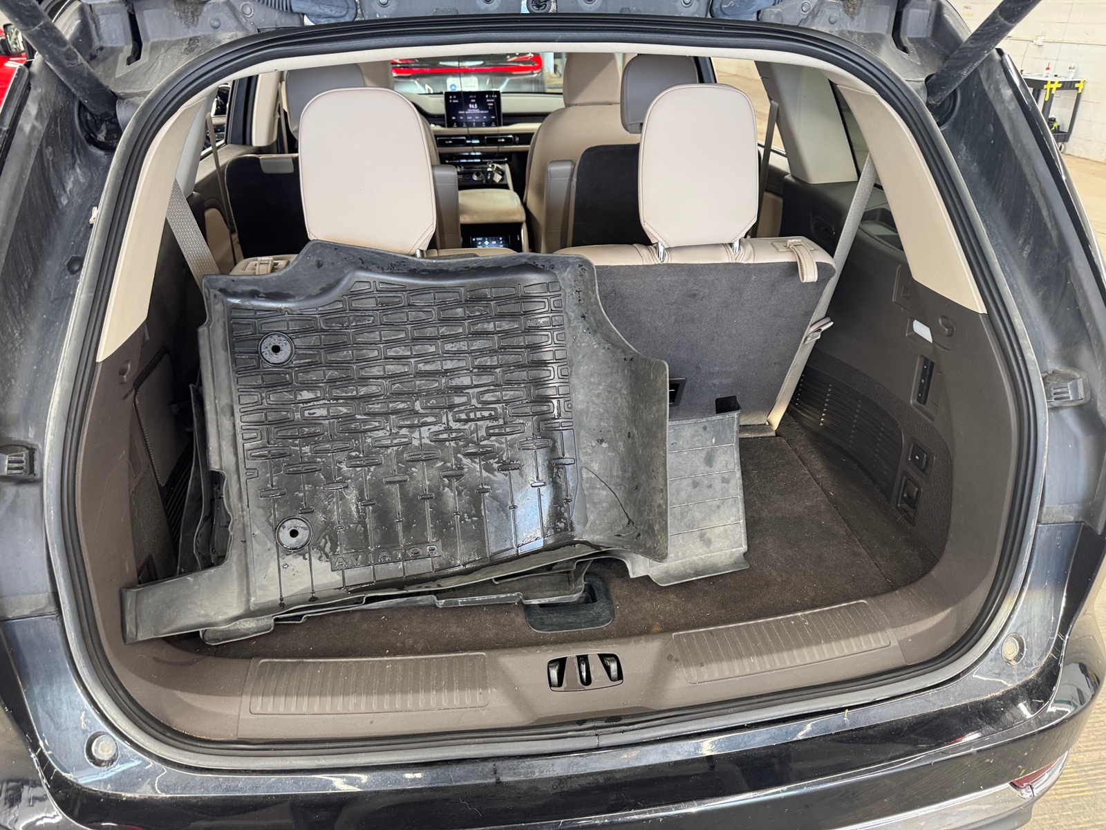 Thumbnail: 2023 Lincoln Aviator - 6