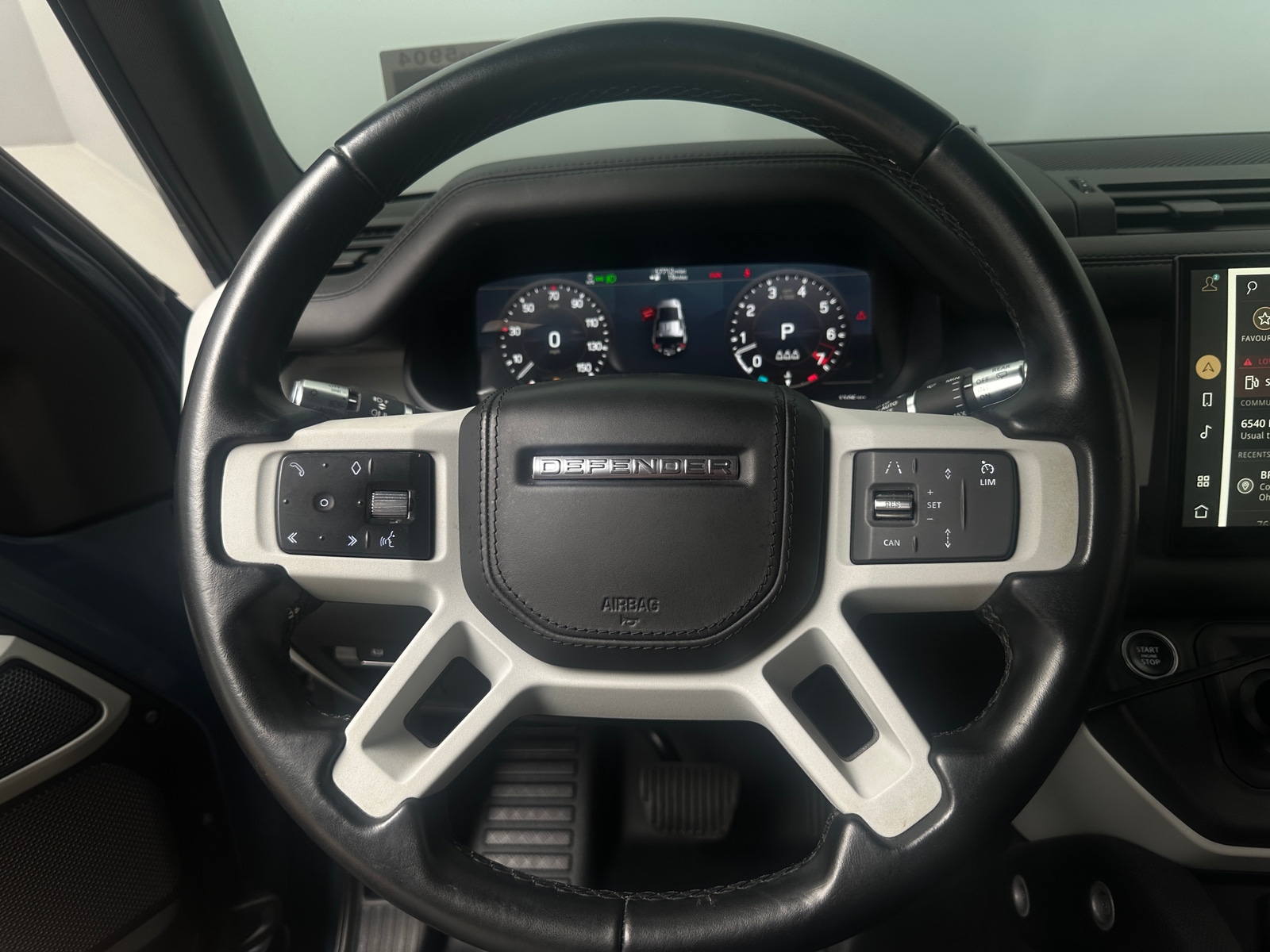 Thumbnail: 2022 Land Rover Defender - 4