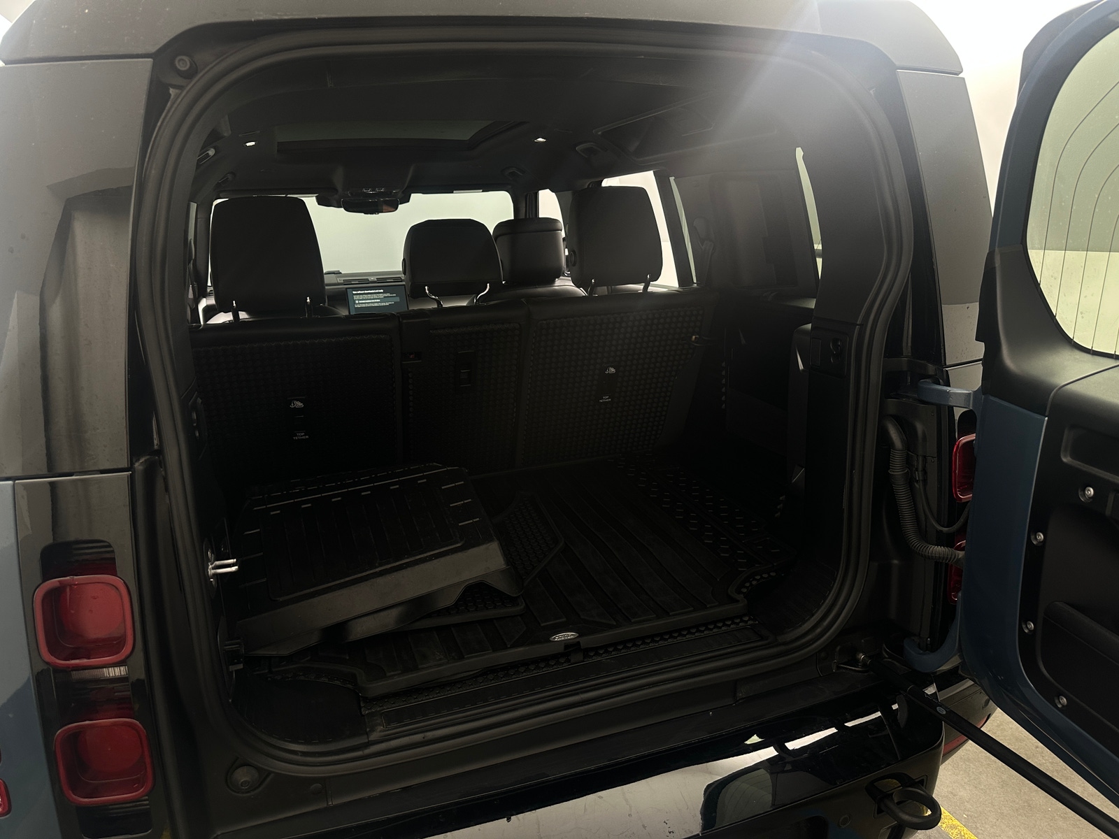 Thumbnail: 2022 Land Rover Defender - 6