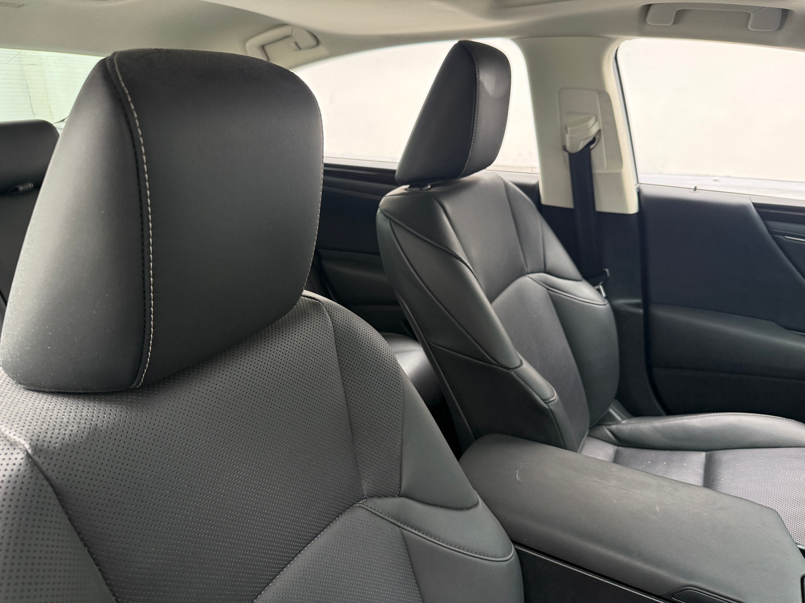 Thumbnail: 2019 Lexus ES - 2