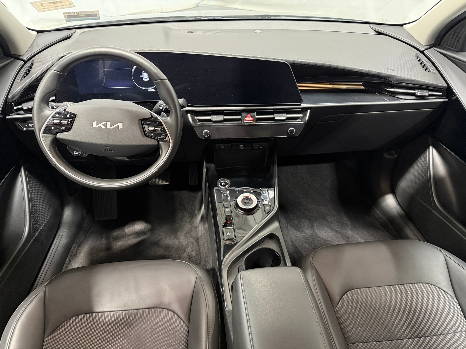 Thumbnail: 2023 Kia Niro - 3