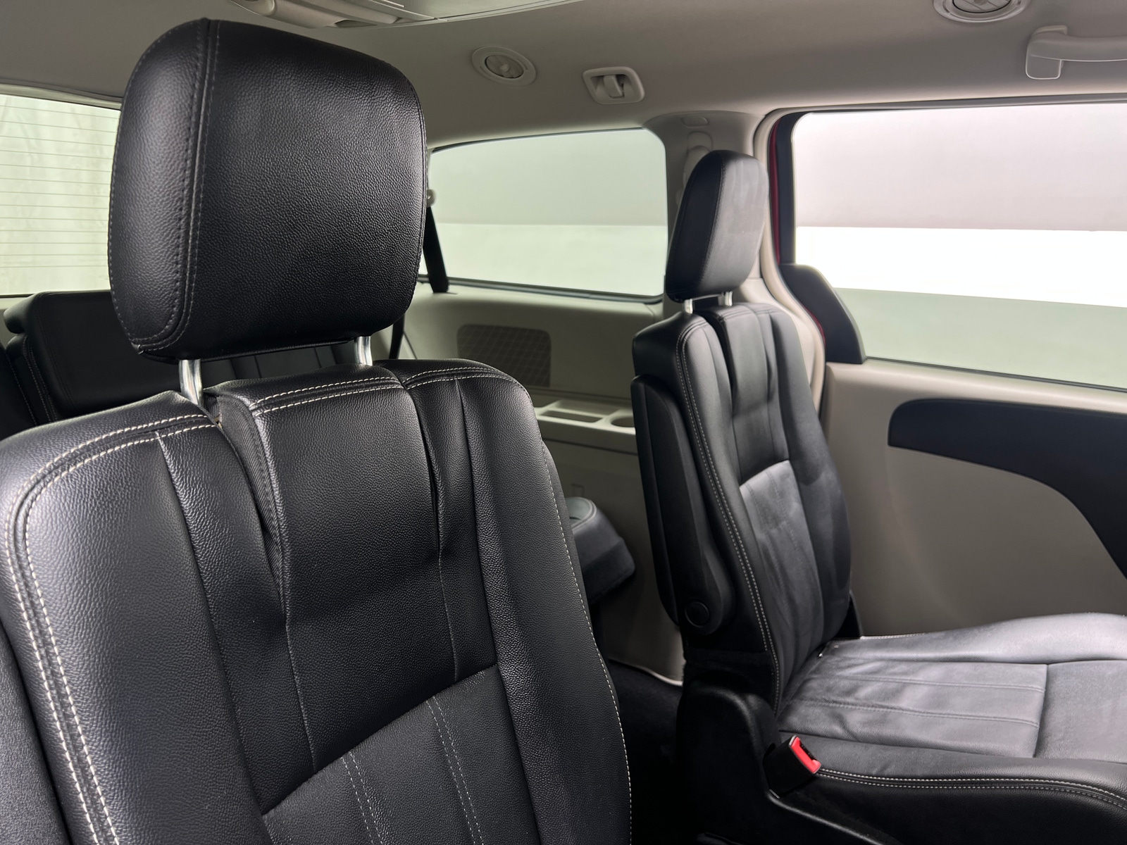 Thumbnail: 2014 Chrysler Town & Country - 5
