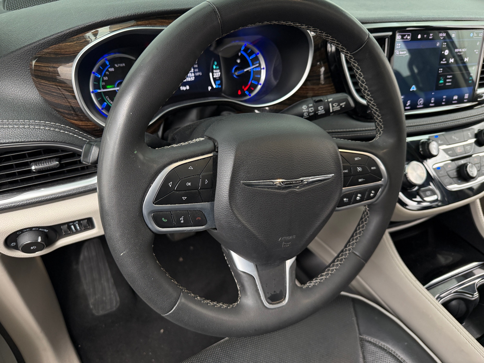 Thumbnail: 2023 Chrysler Pacifica - 4