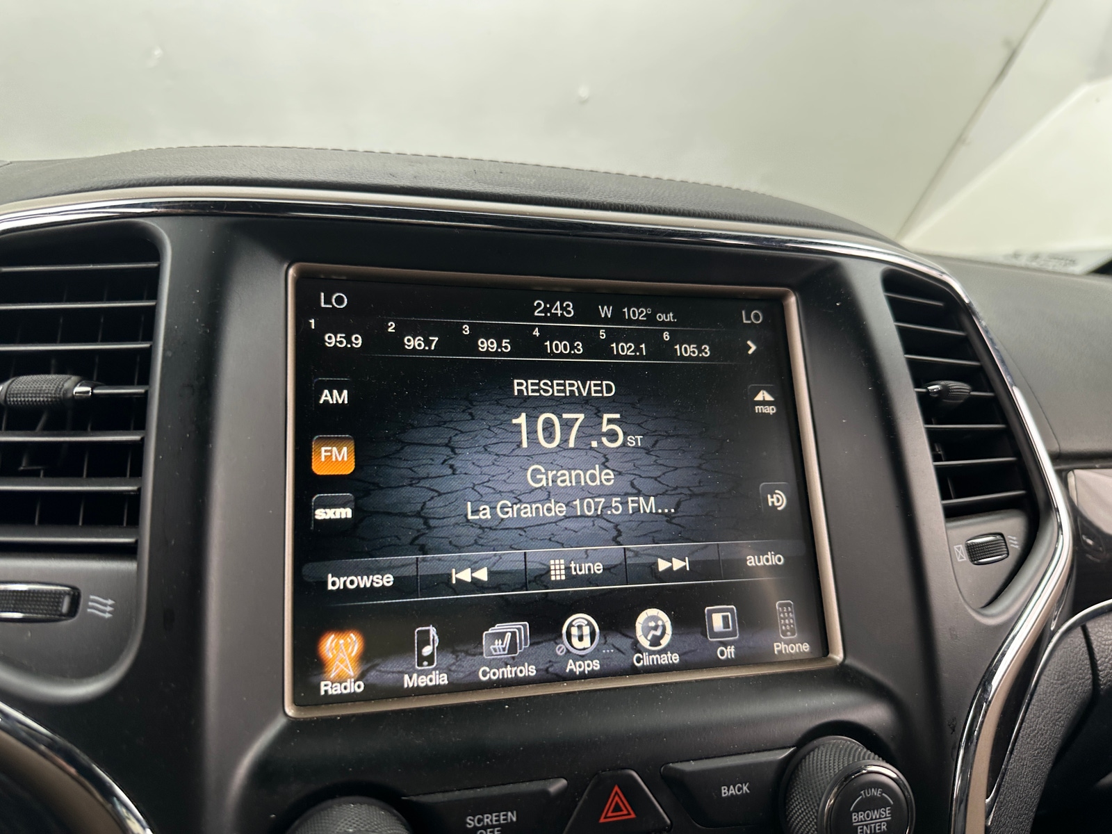Thumbnail: 2016 Jeep Grand Cherokee - 3