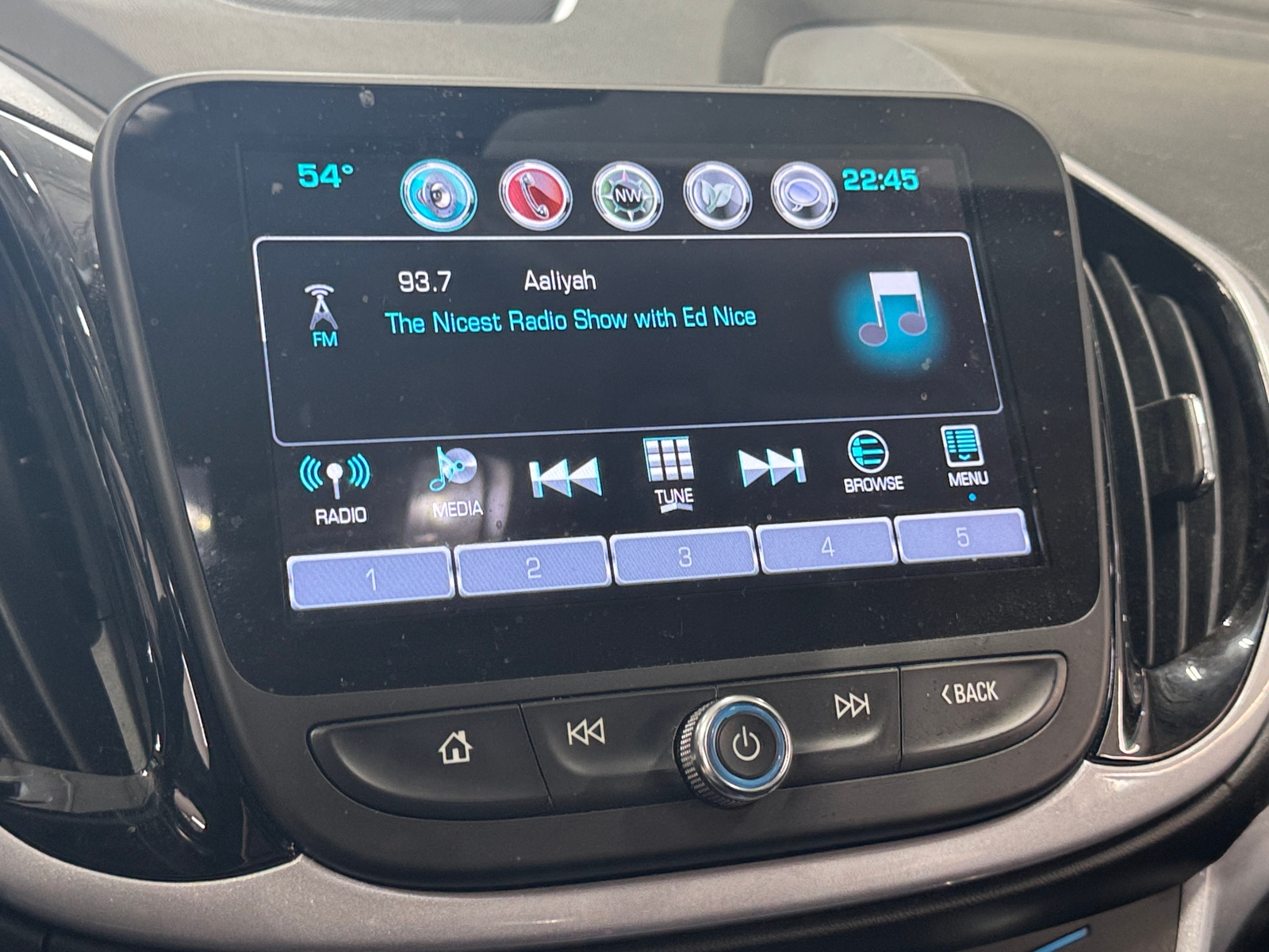 Thumbnail: 2017 Chevrolet Volt - 4