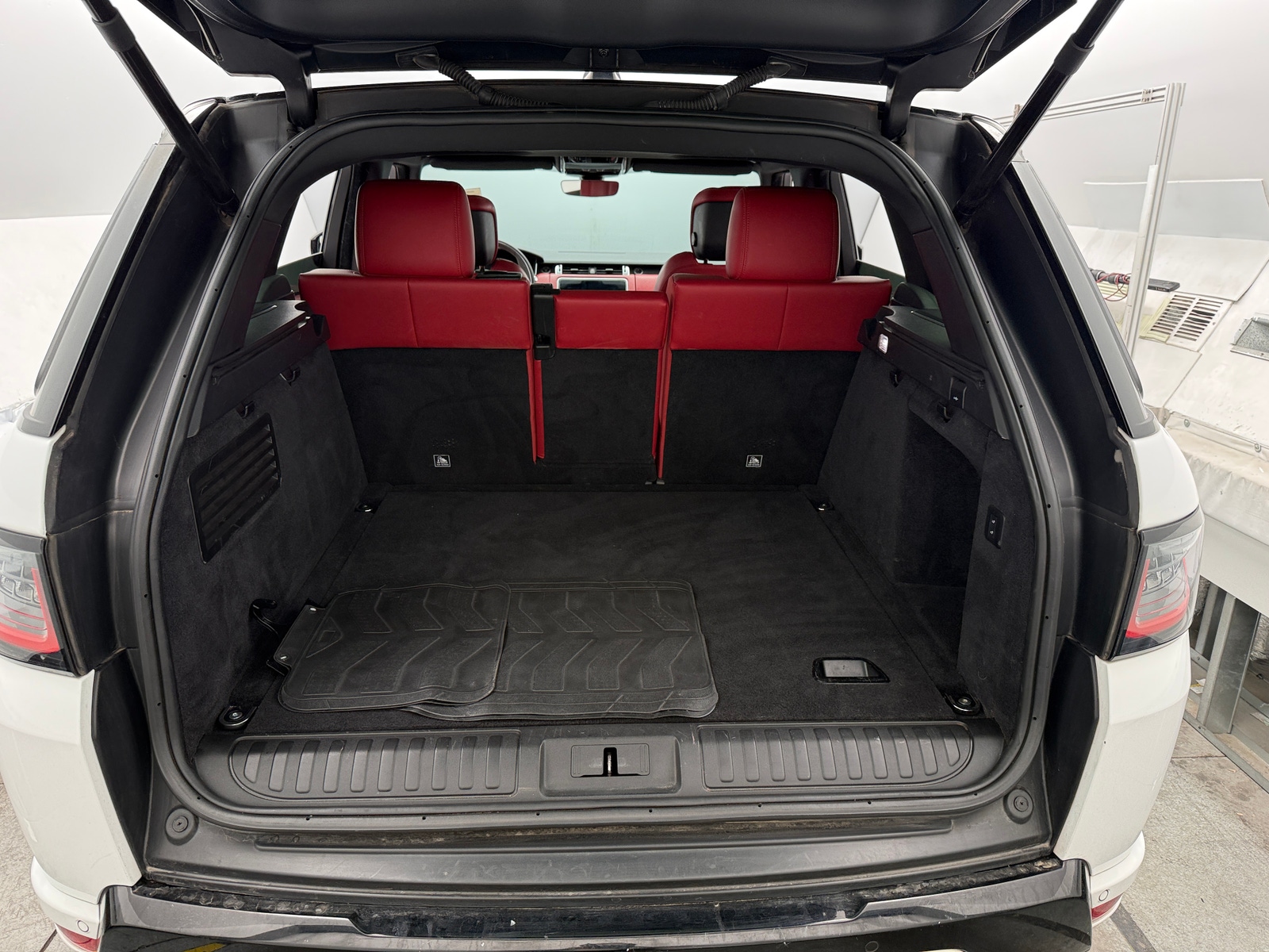 Thumbnail: 2022 Land Rover Range Rover Sport - 6