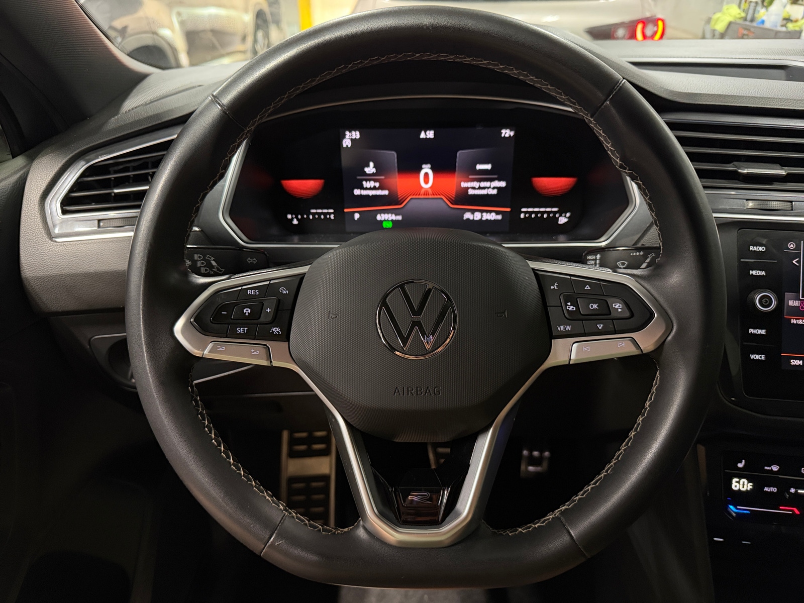 Thumbnail: 2023 Volkswagen Tiguan - 4