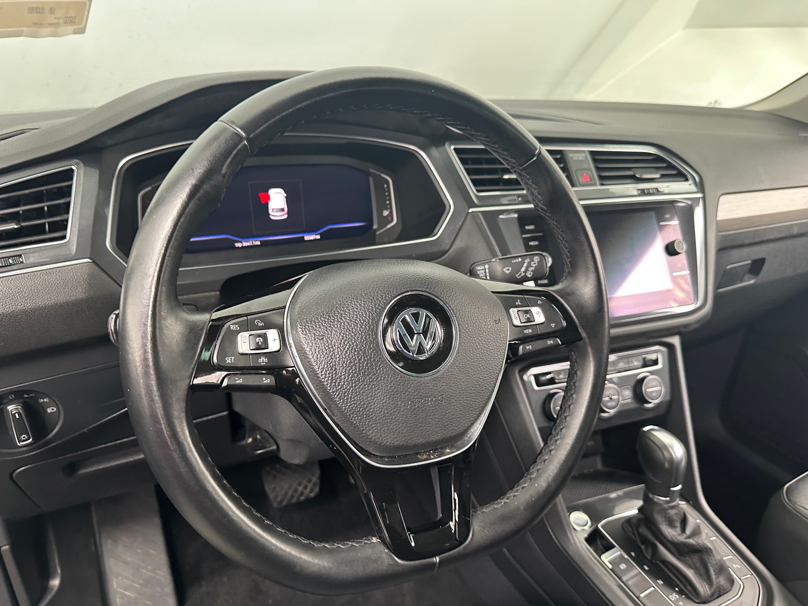 Thumbnail: 2019 Volkswagen Tiguan - 4