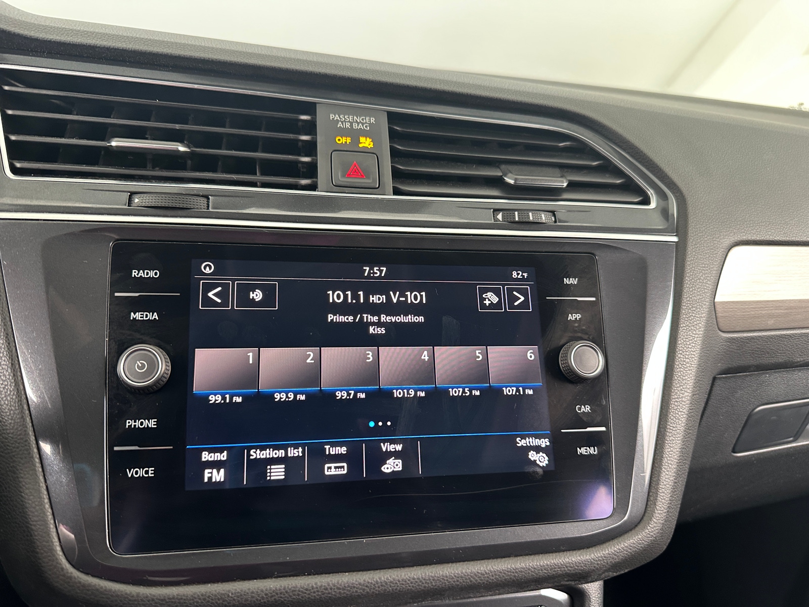 Thumbnail: 2019 Volkswagen Tiguan - 3
