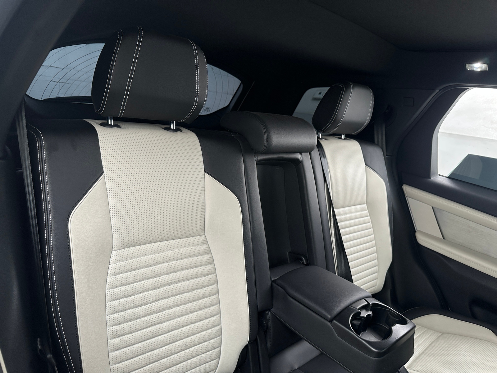Thumbnail: 2023 Land Rover Discovery Sport - 5