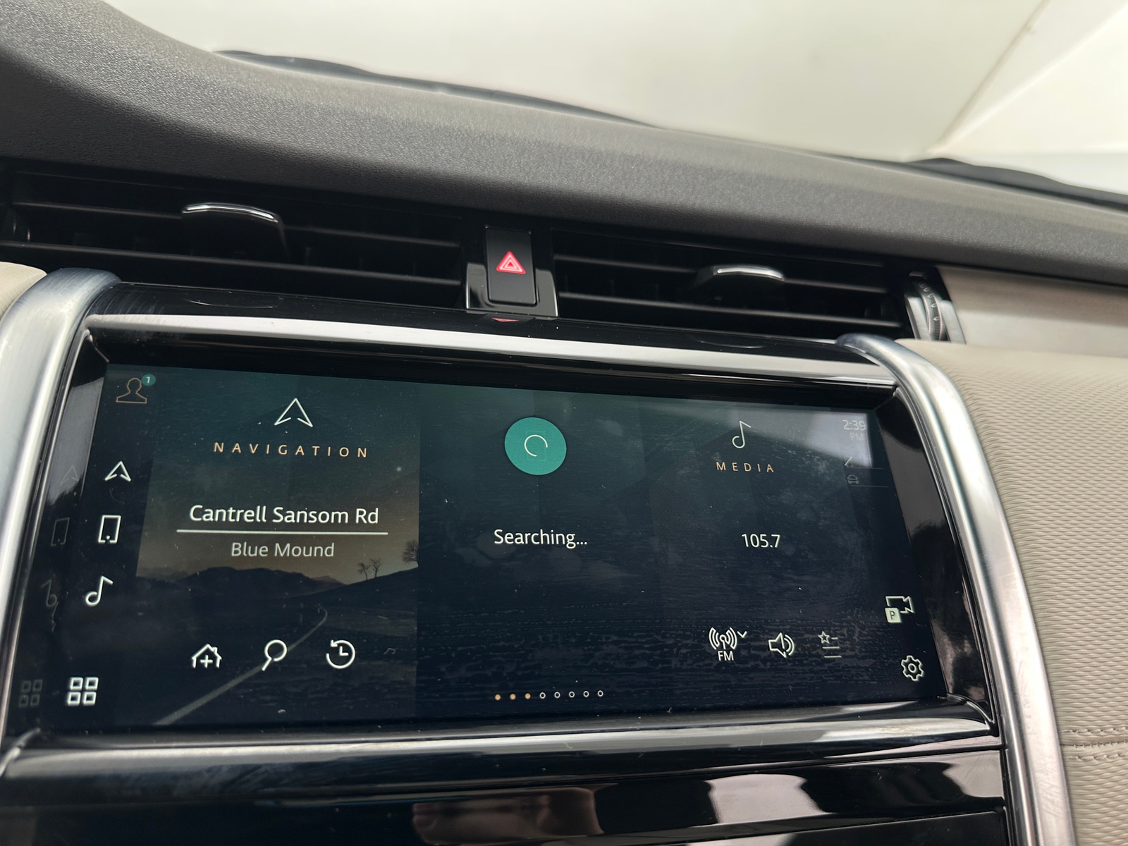 Thumbnail: 2023 Land Rover Discovery Sport - 3