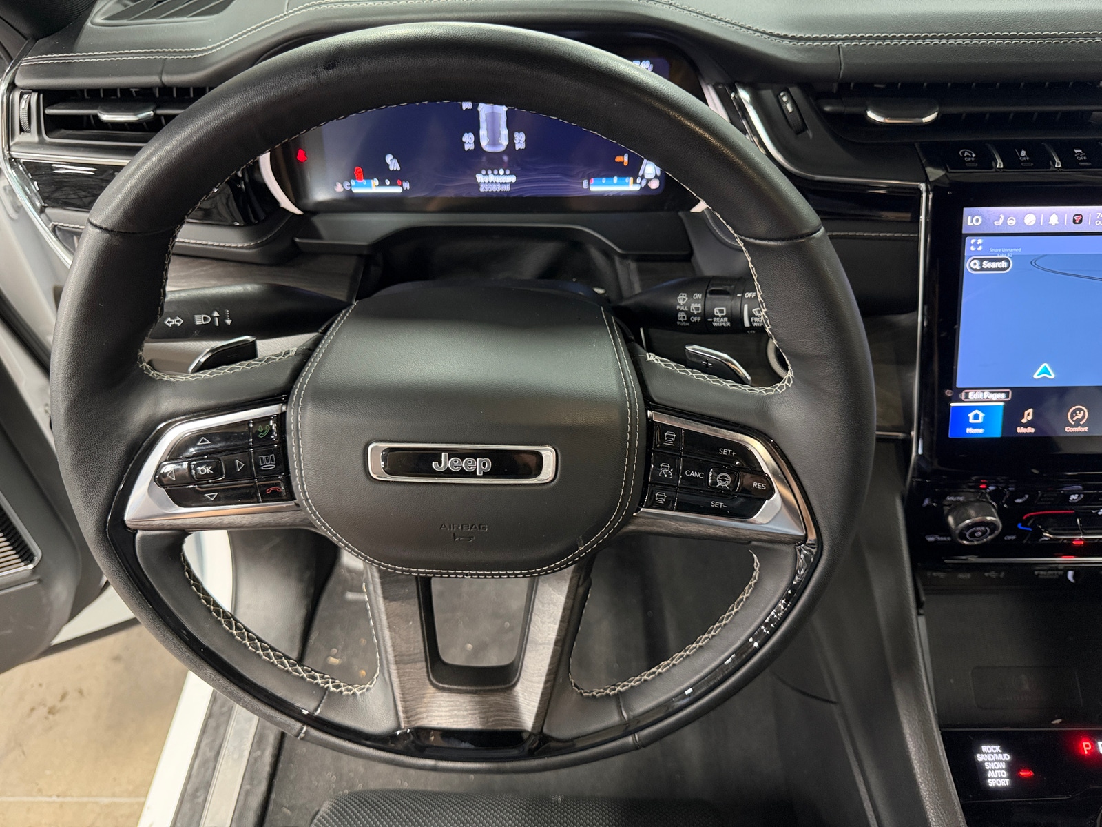 Thumbnail: 2023 Jeep Grand Cherokee - 4