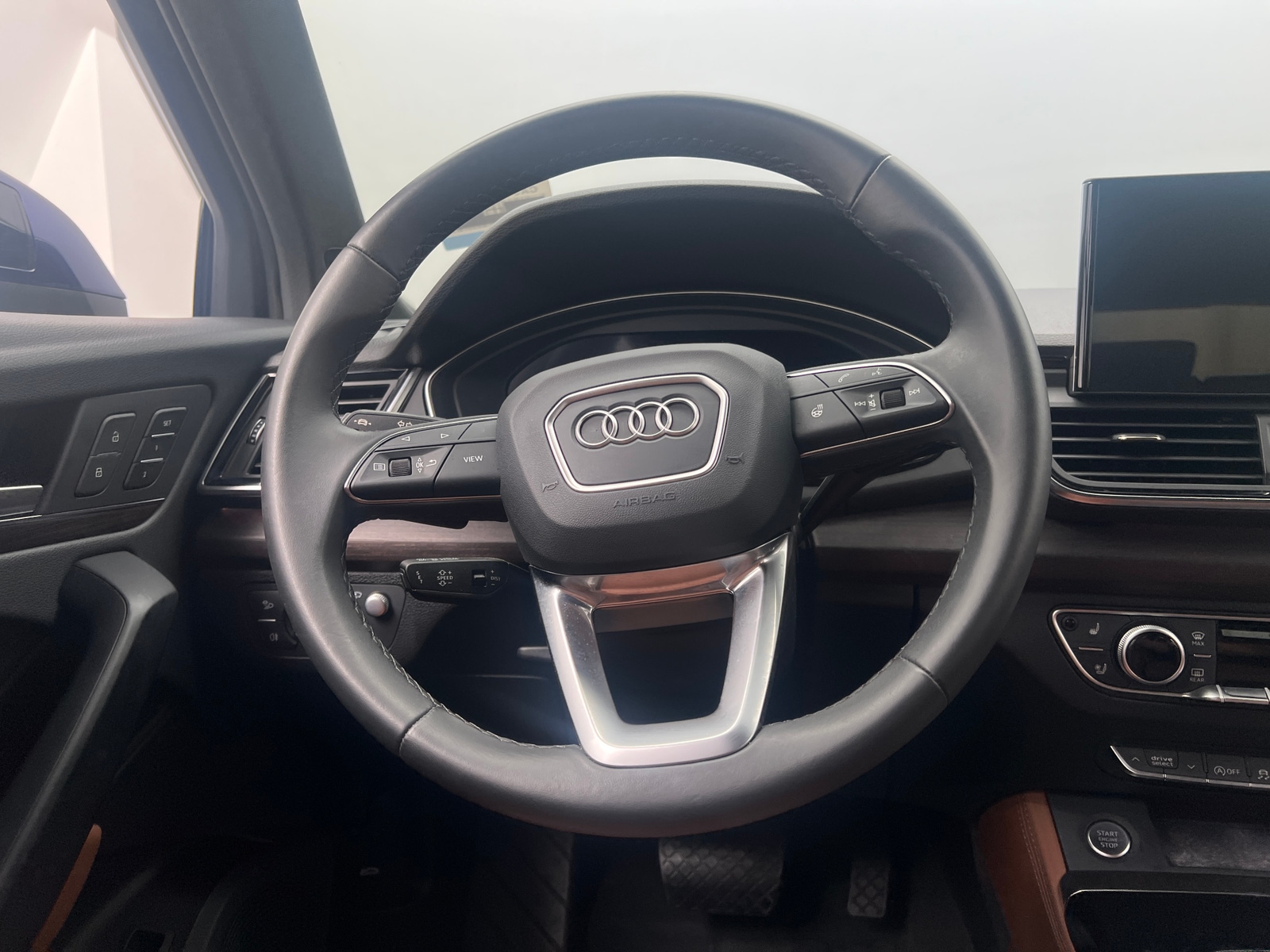 Thumbnail: 2023 Audi Q5 - 4