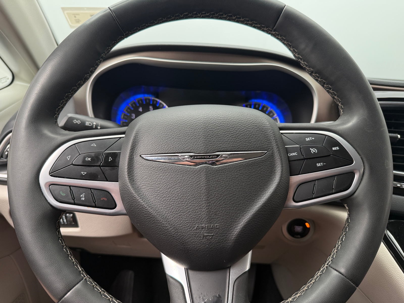 Thumbnail: 2023 Chrysler Voyager - 5