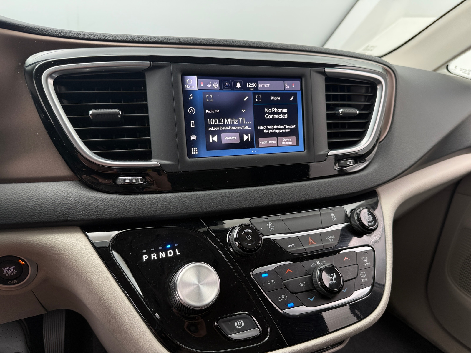 Thumbnail: 2023 Chrysler Voyager - 4