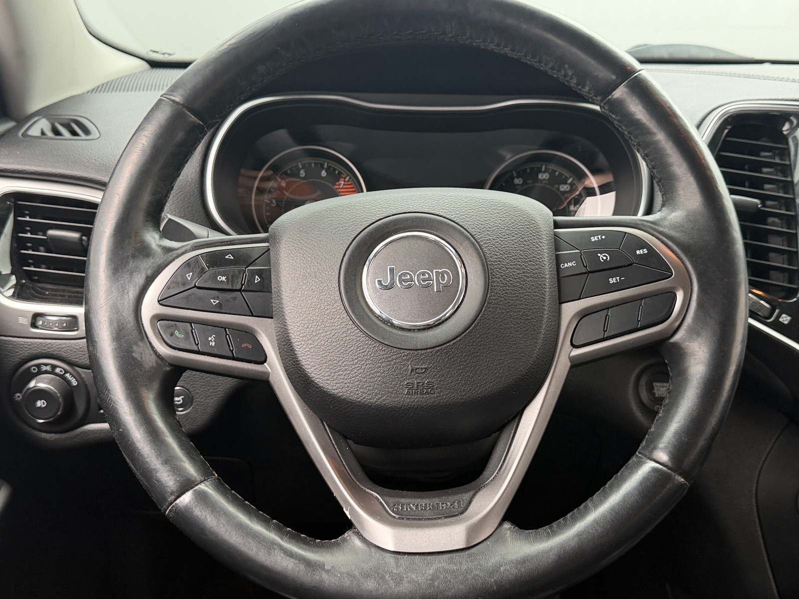 Thumbnail: 2019 Jeep Cherokee - 4