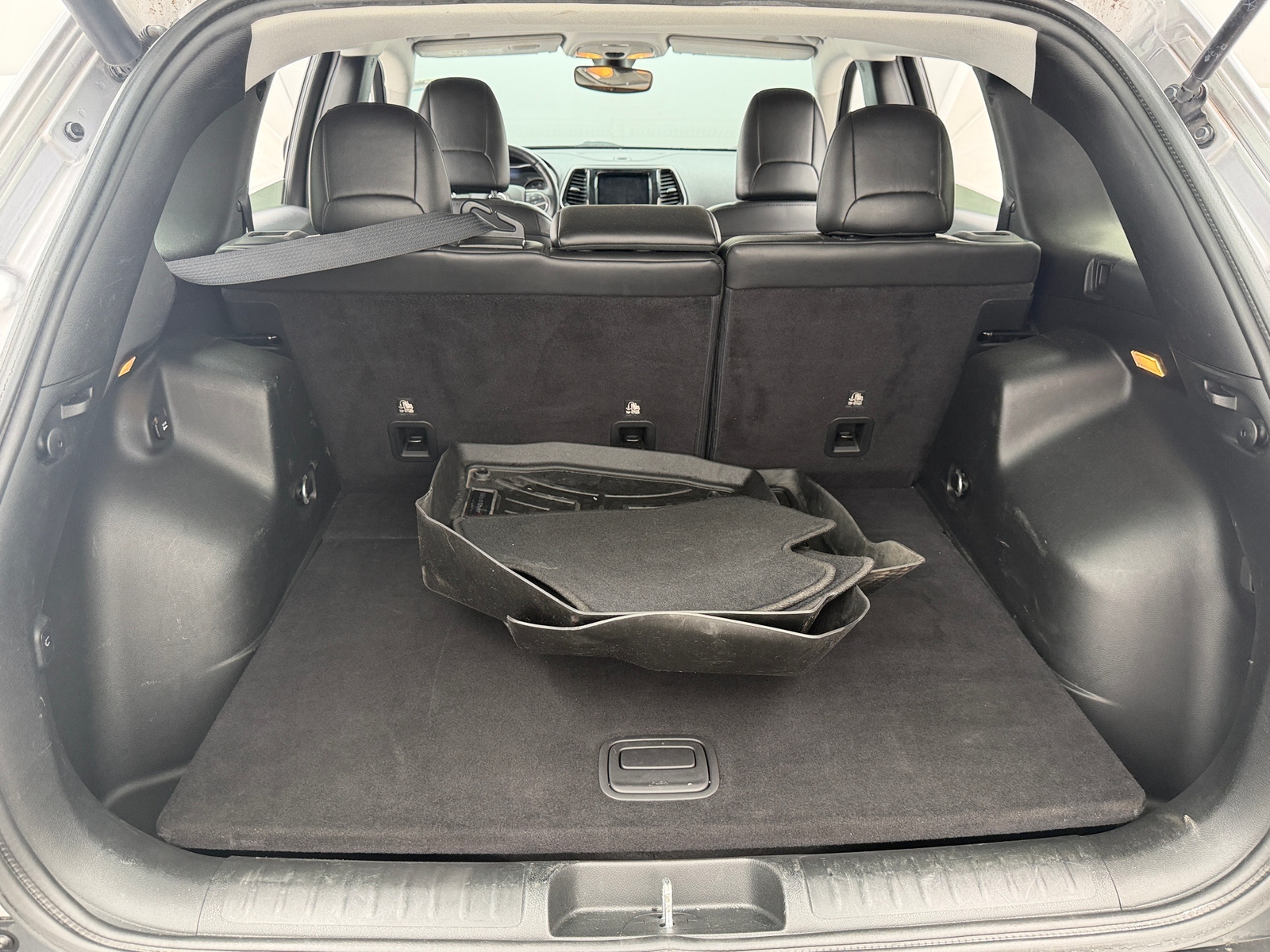 Thumbnail: 2019 Jeep Cherokee - 6