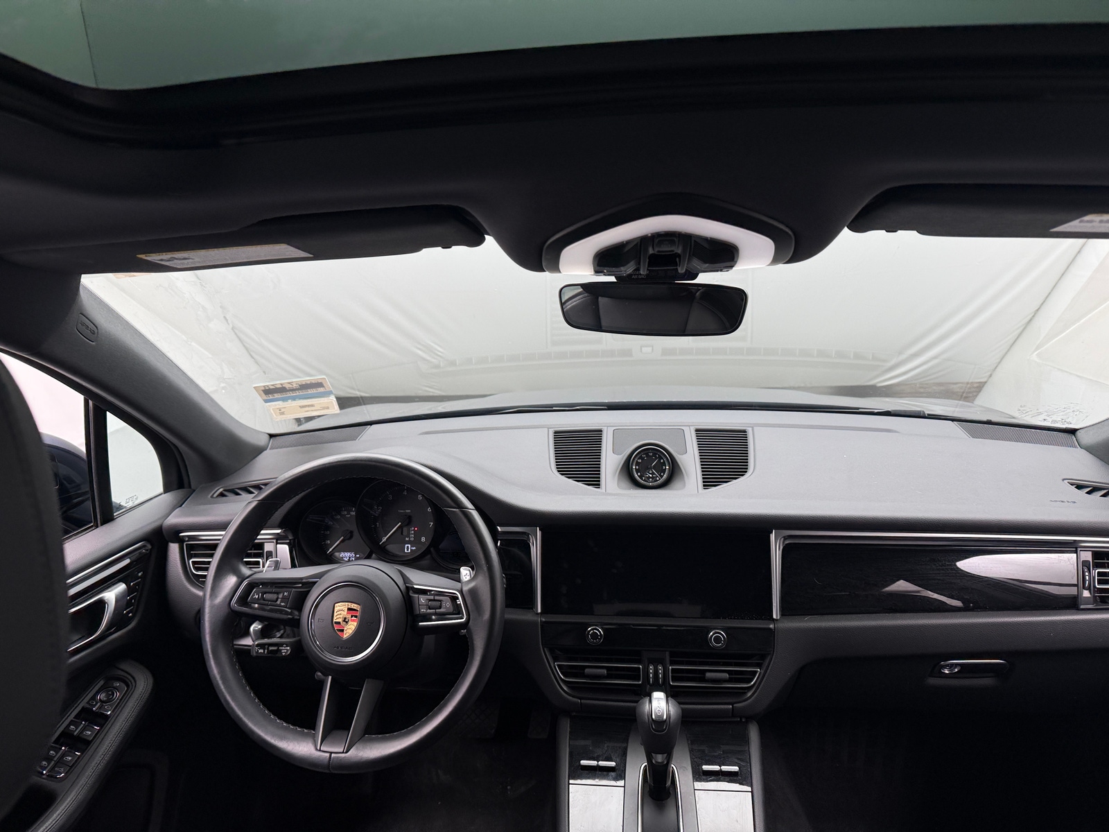 Thumbnail: 2023 Porsche Macan - 2