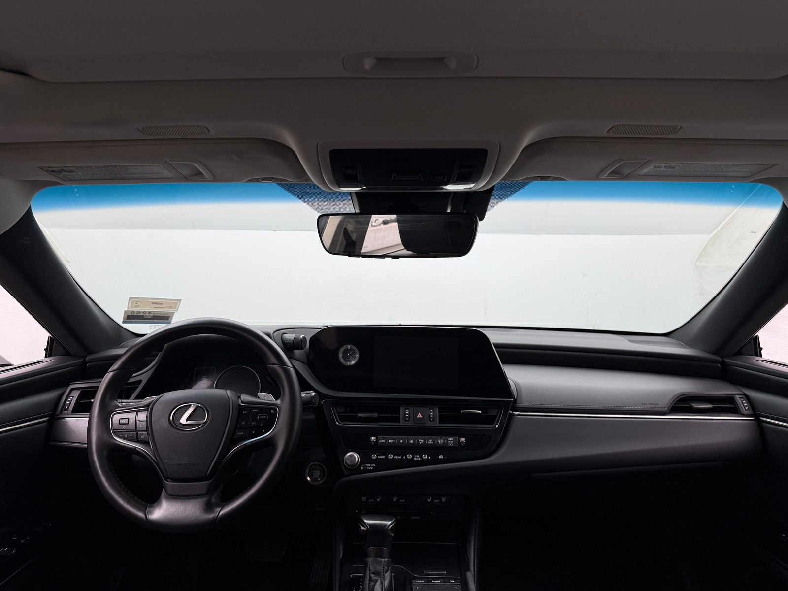 Thumbnail: 2022 Lexus ES - 2