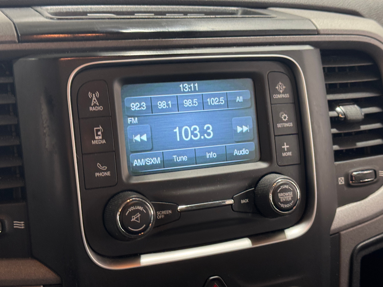 Thumbnail: 2019 RAM 1500 Classic - 3
