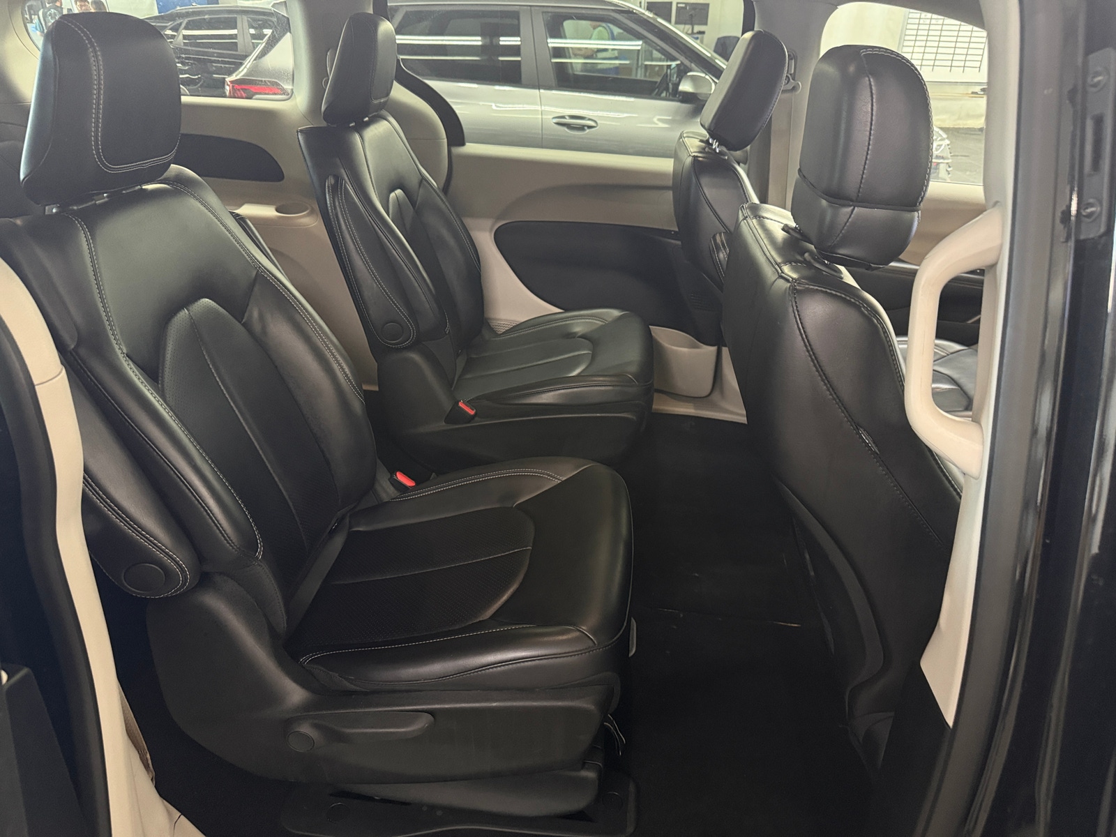 Thumbnail: 2023 Chrysler Pacifica - 5