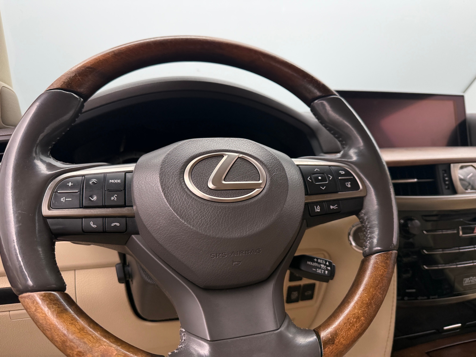 Thumbnail: 2016 Lexus LX - 4