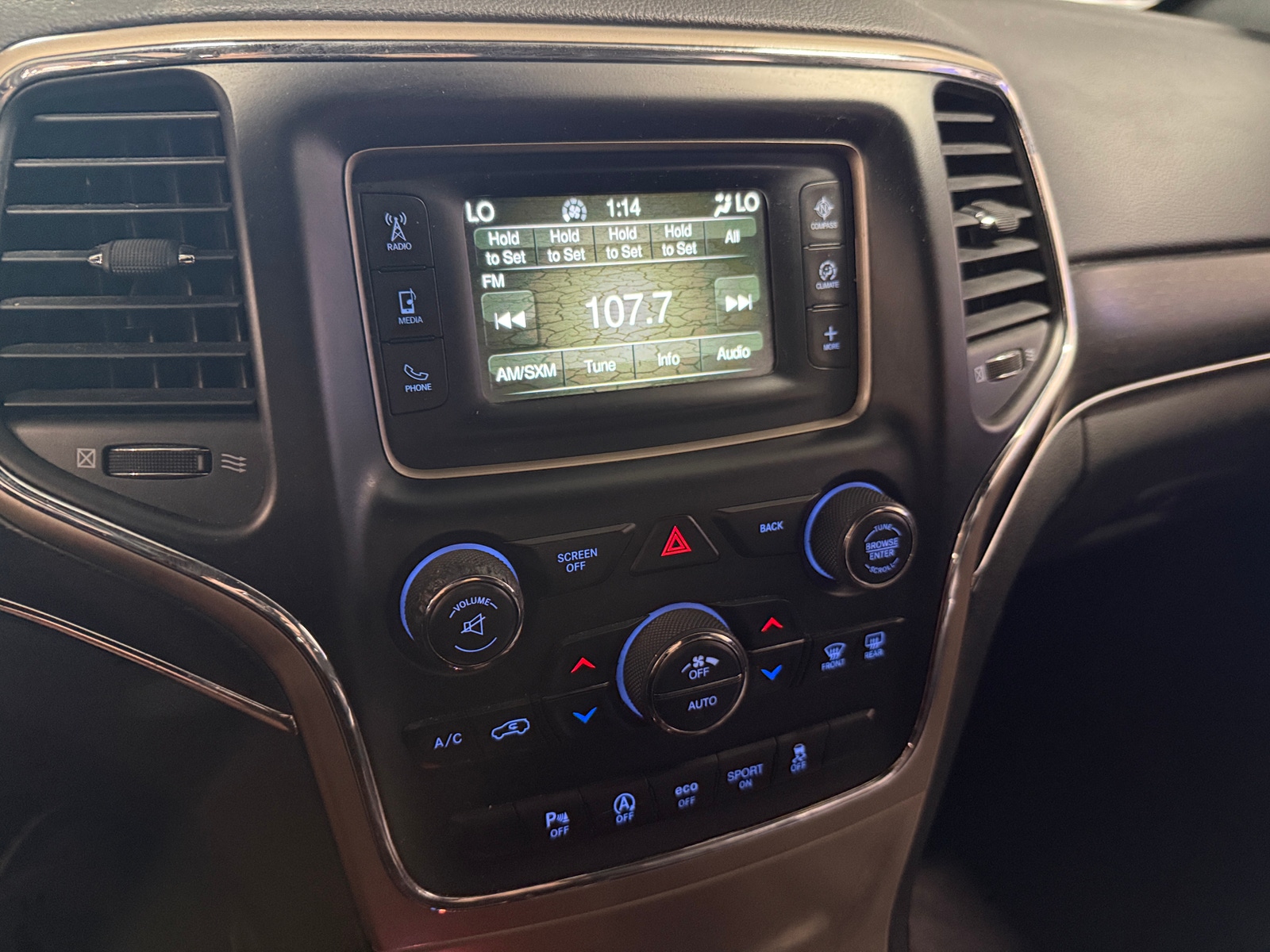 Thumbnail: 2017 Jeep Grand Cherokee - 3
