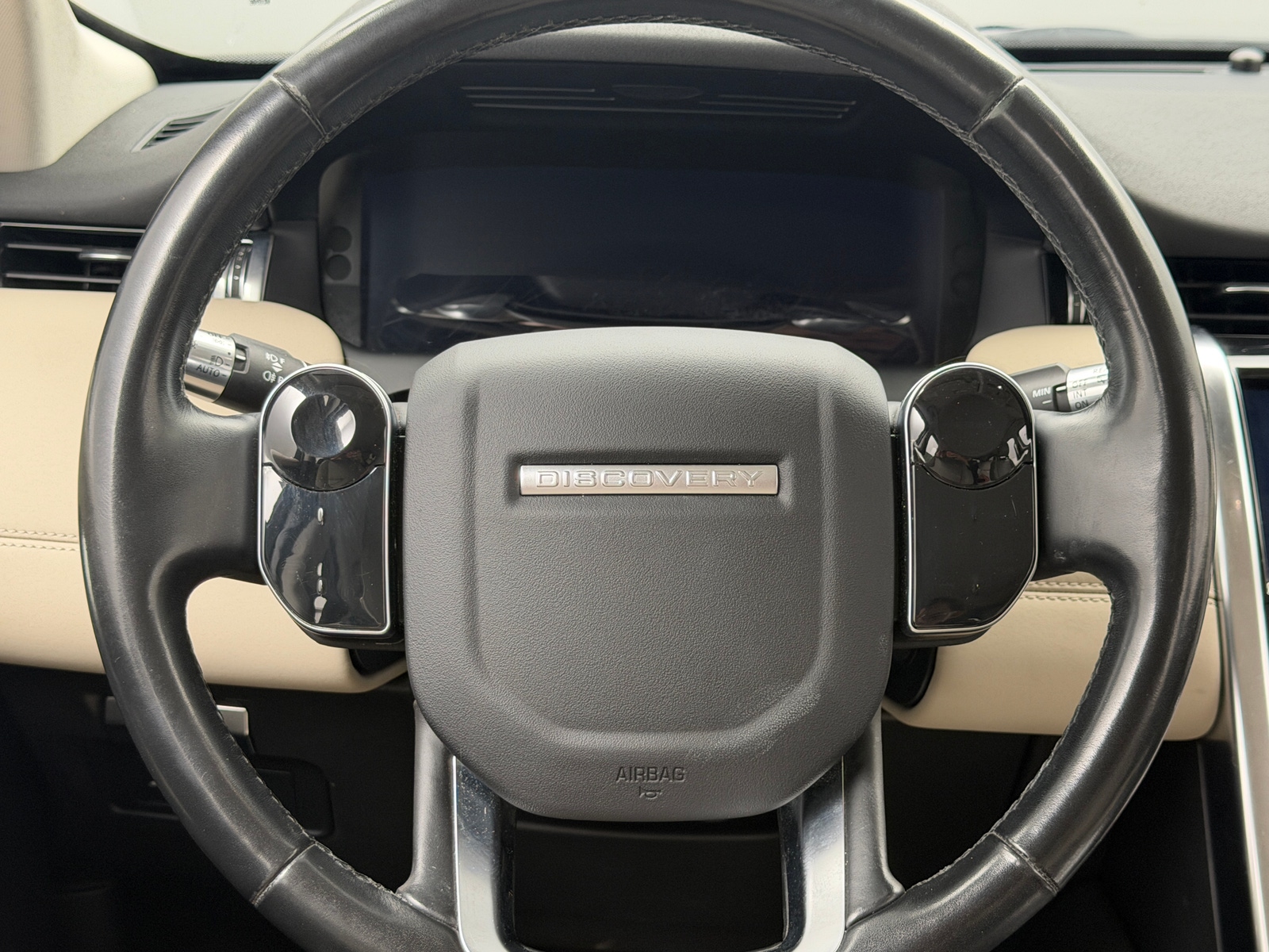 Thumbnail: 2020 Land Rover Discovery Sport - 4