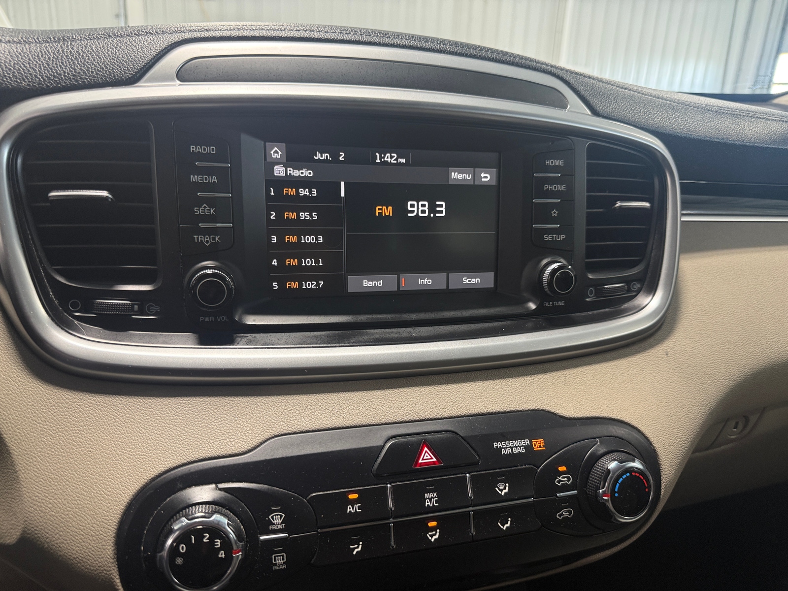 Thumbnail: 2019 Kia Sorento - 4