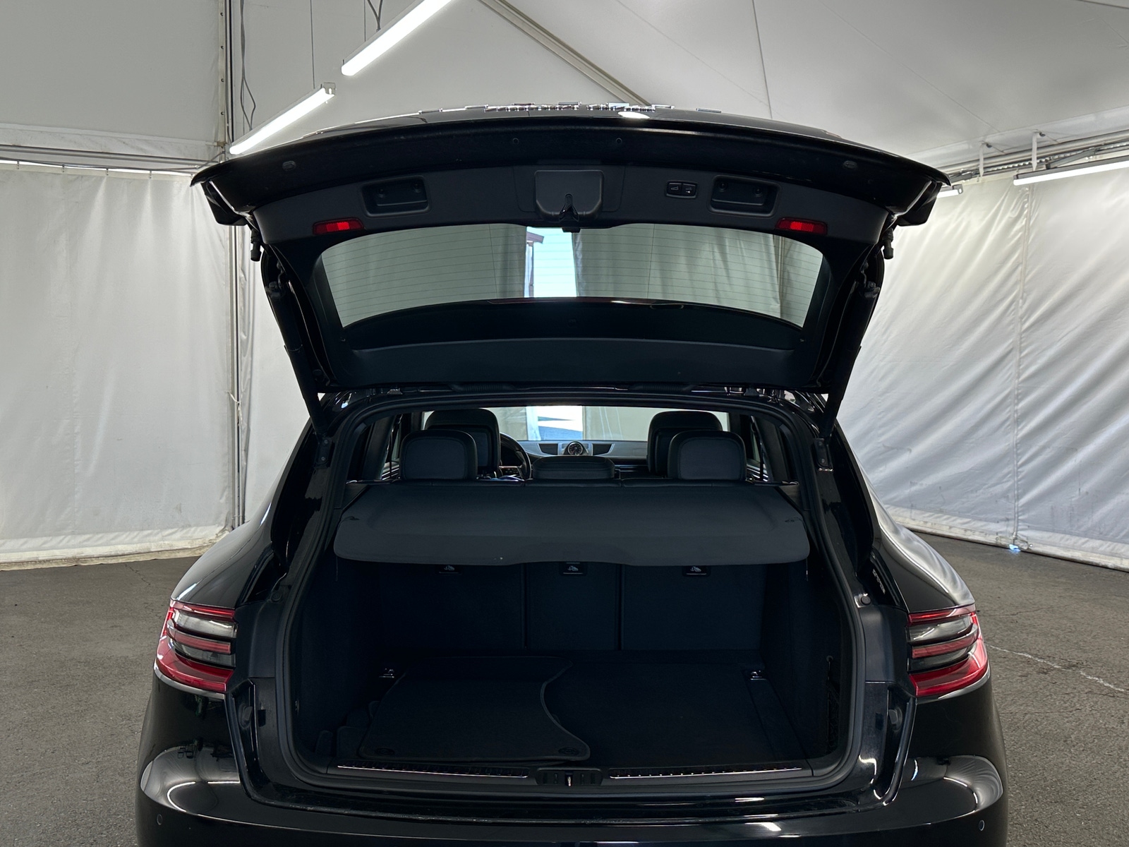 Thumbnail: 2015 Porsche Macan - 6