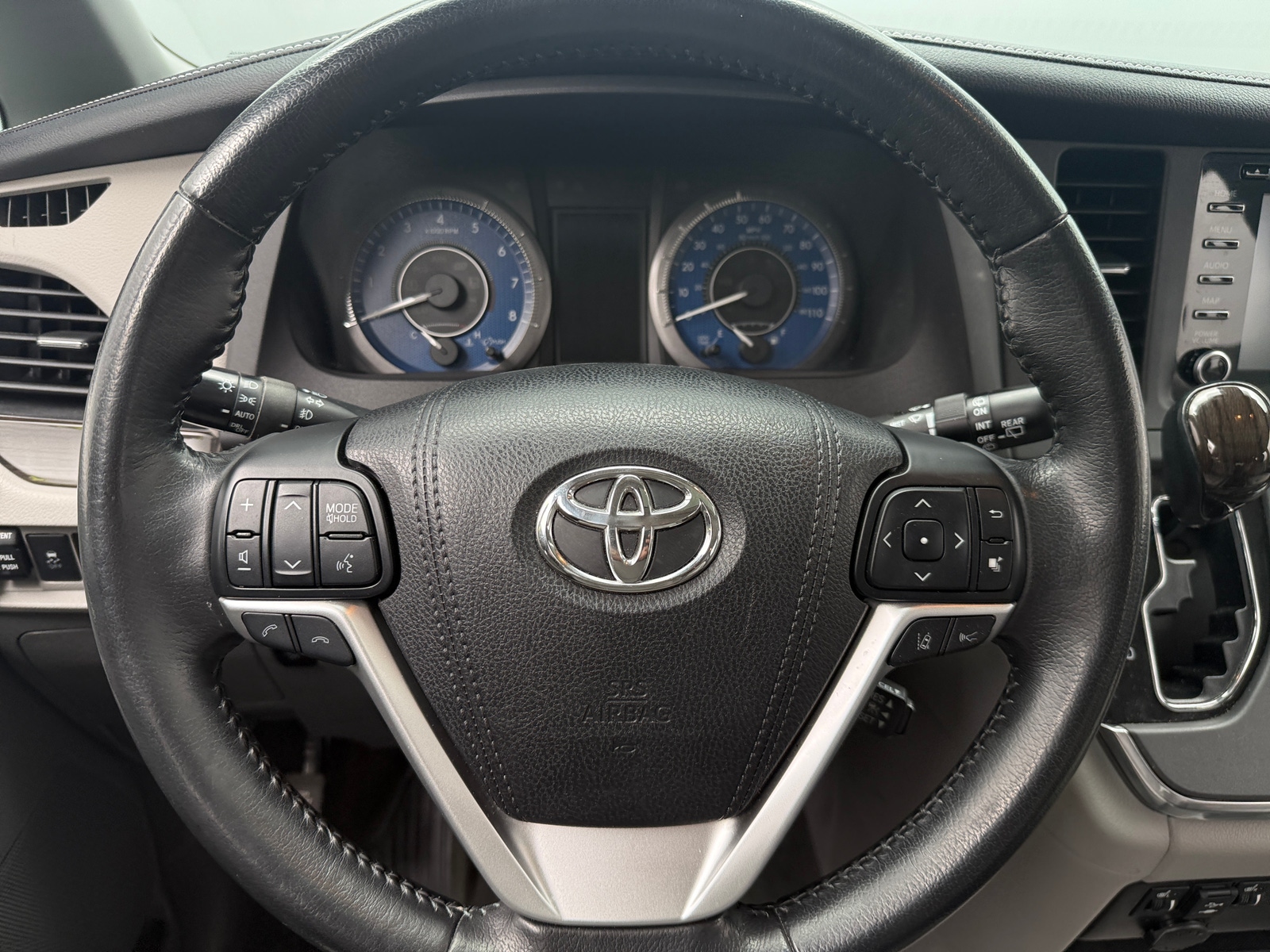 Thumbnail: 2018 Toyota Sienna - 4