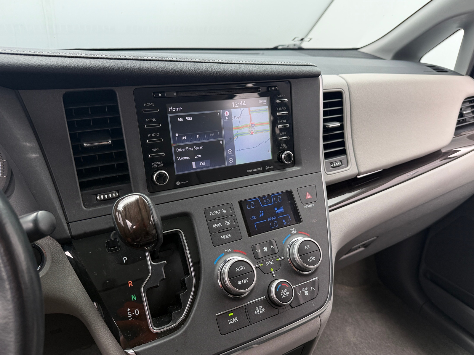 Thumbnail: 2018 Toyota Sienna - 3