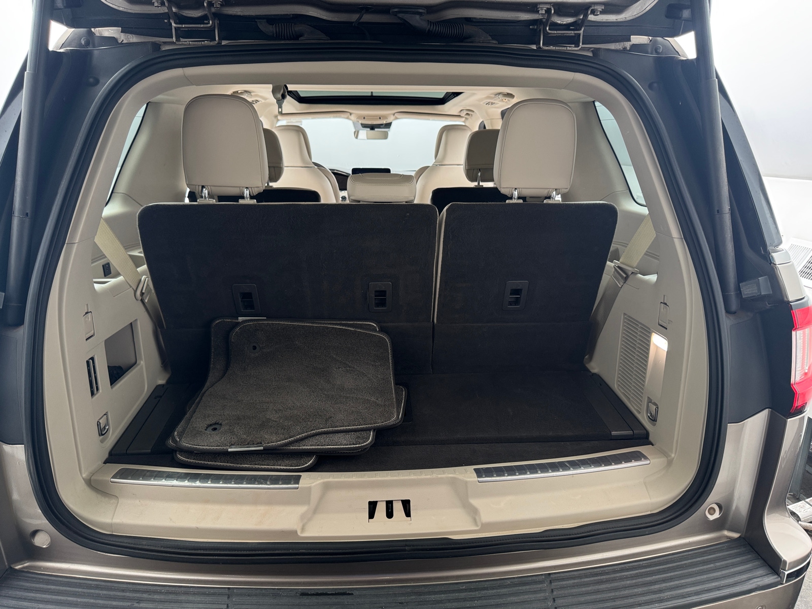 Thumbnail: 2020 Lincoln Navigator - 6