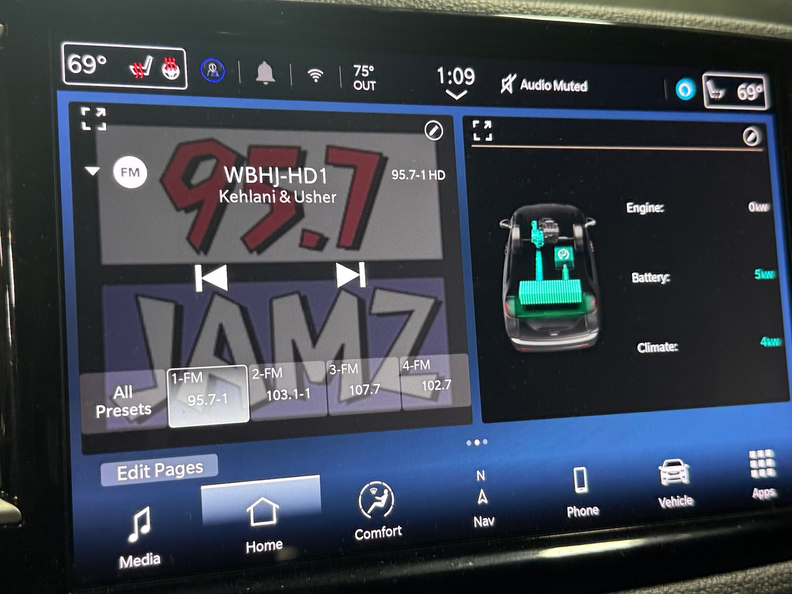 Thumbnail: 2024 Chrysler Pacifica - 3