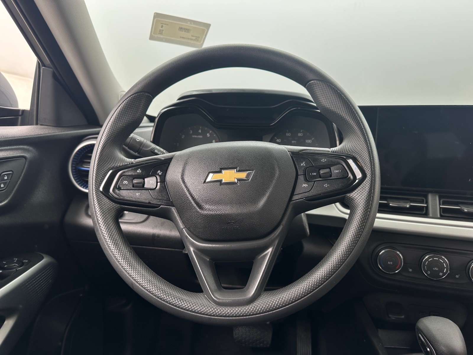 Thumbnail: 2025 Chevrolet Trax - 5