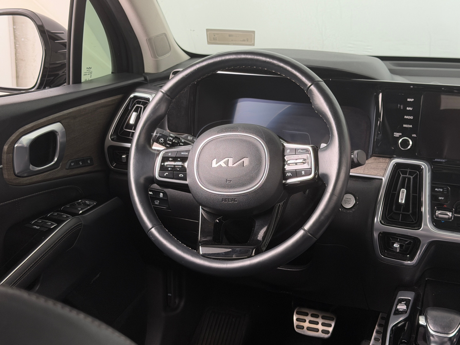 Thumbnail: 2023 Kia Sorento - 4