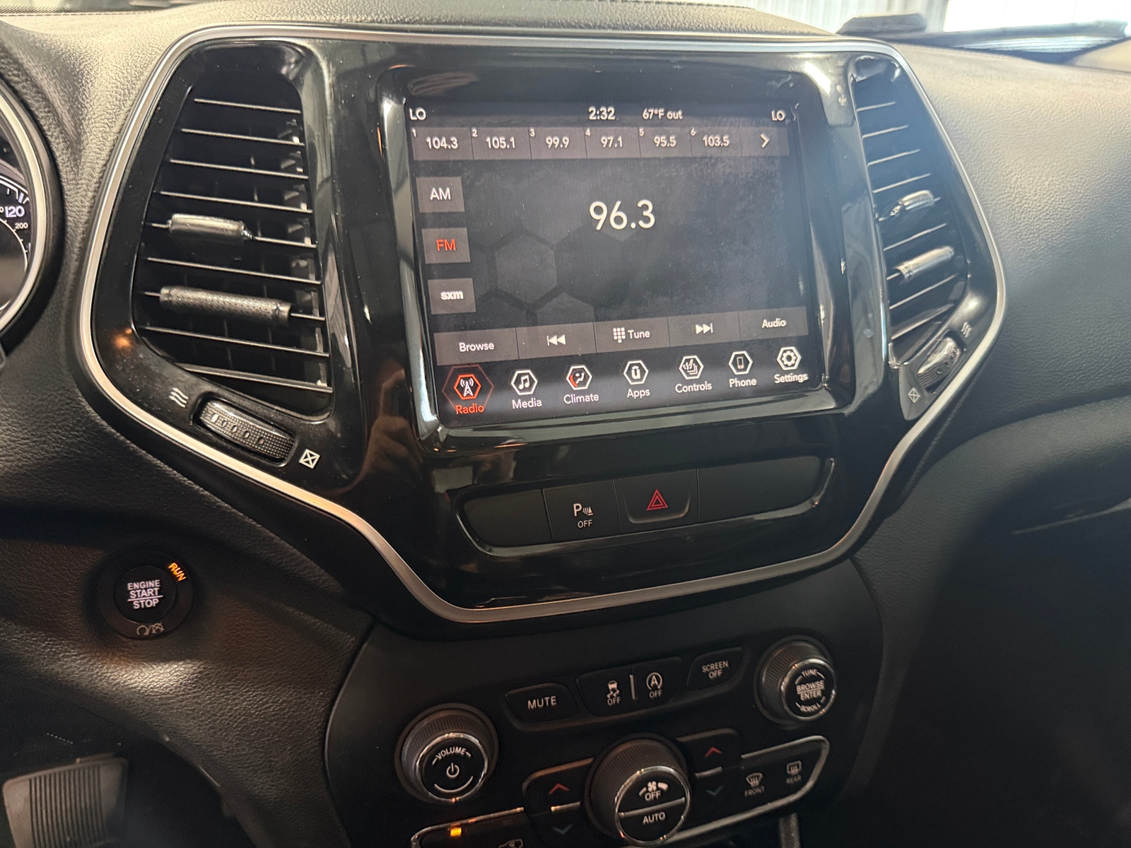 Thumbnail: 2019 Jeep Cherokee - 3