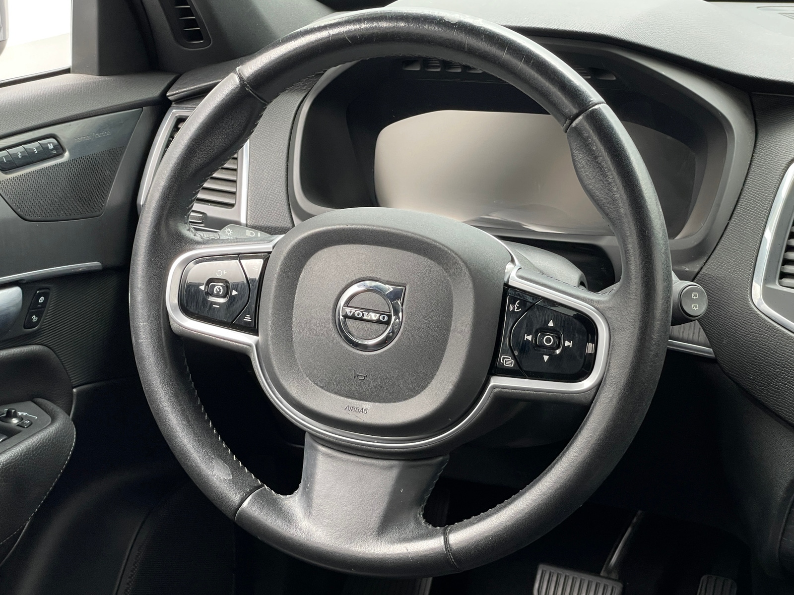 Thumbnail: 2020 Volvo XC90 - 4