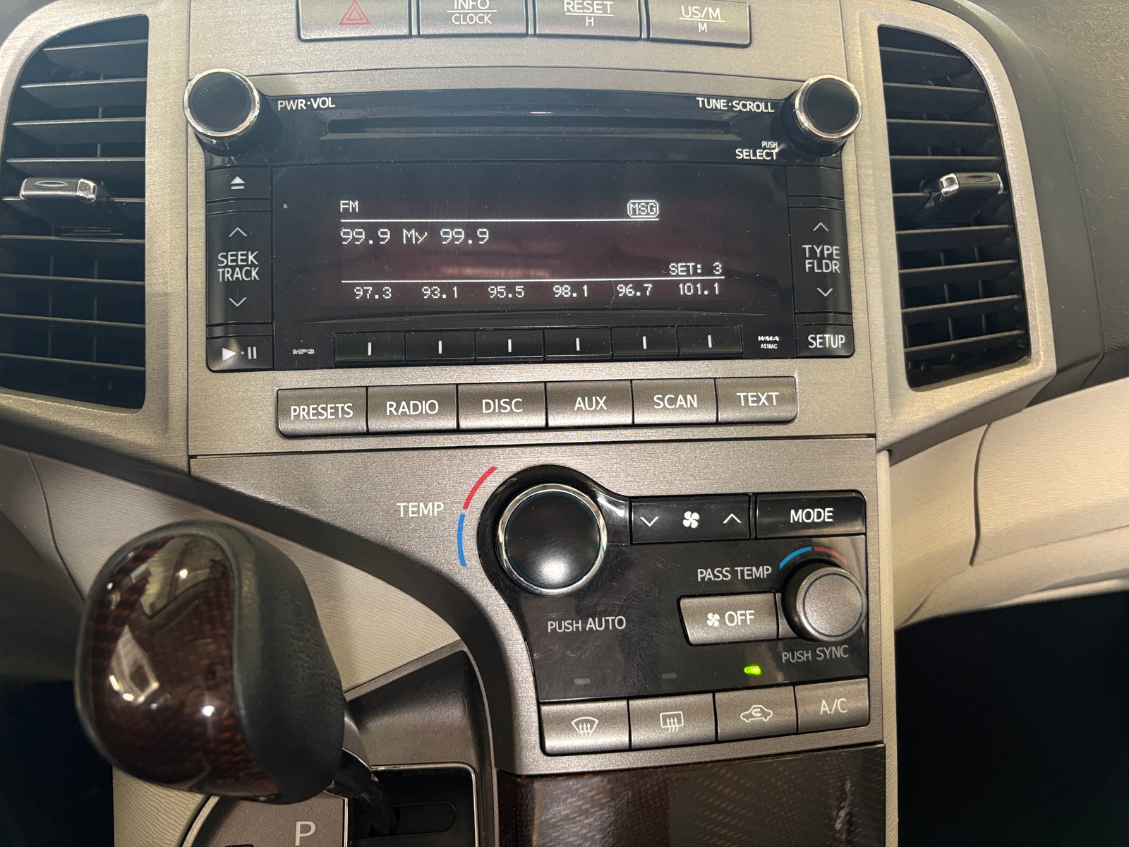 Thumbnail: 2011 Toyota Venza - 4