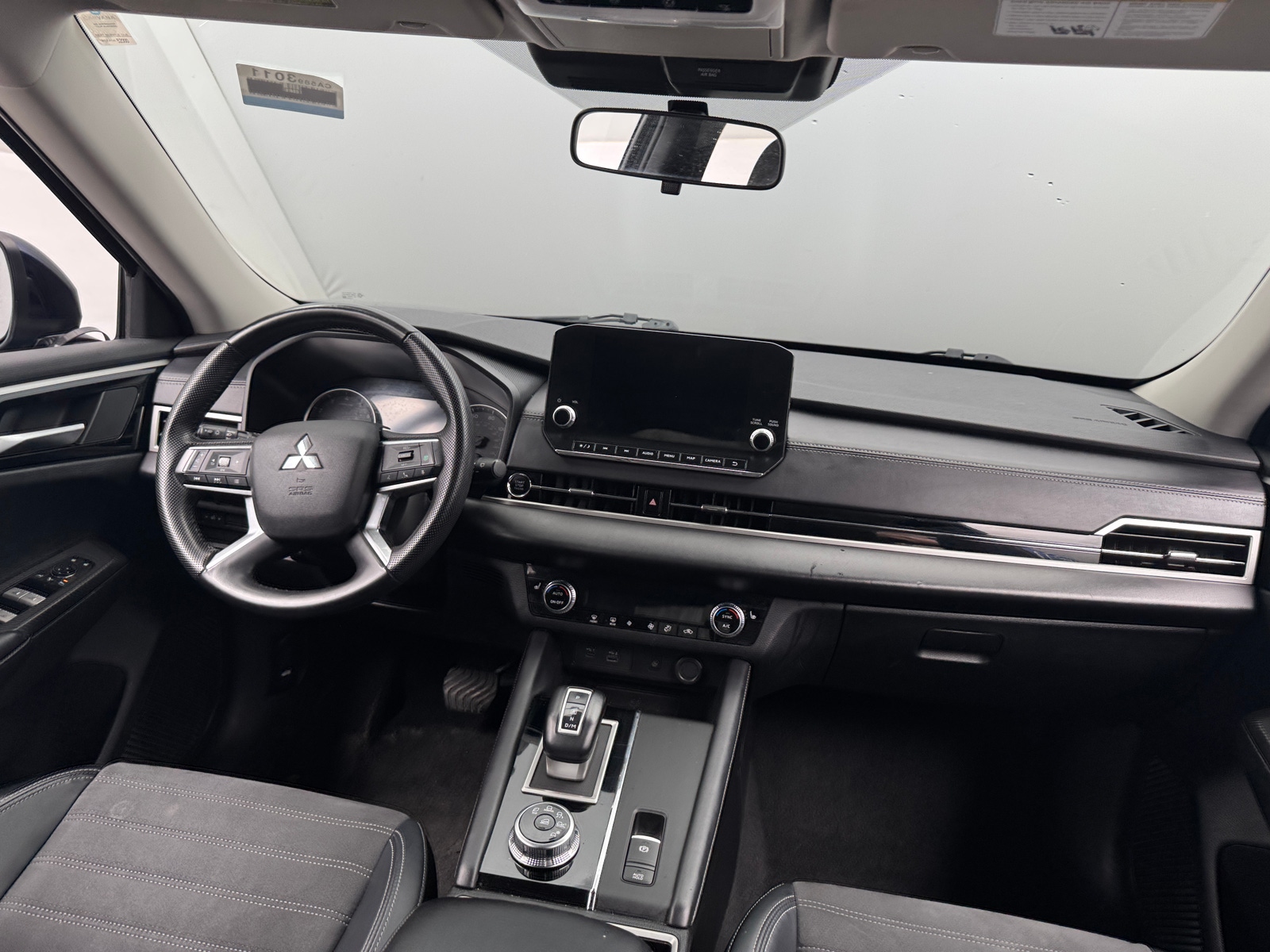 Thumbnail: 2024 Mitsubishi Outlander - 2