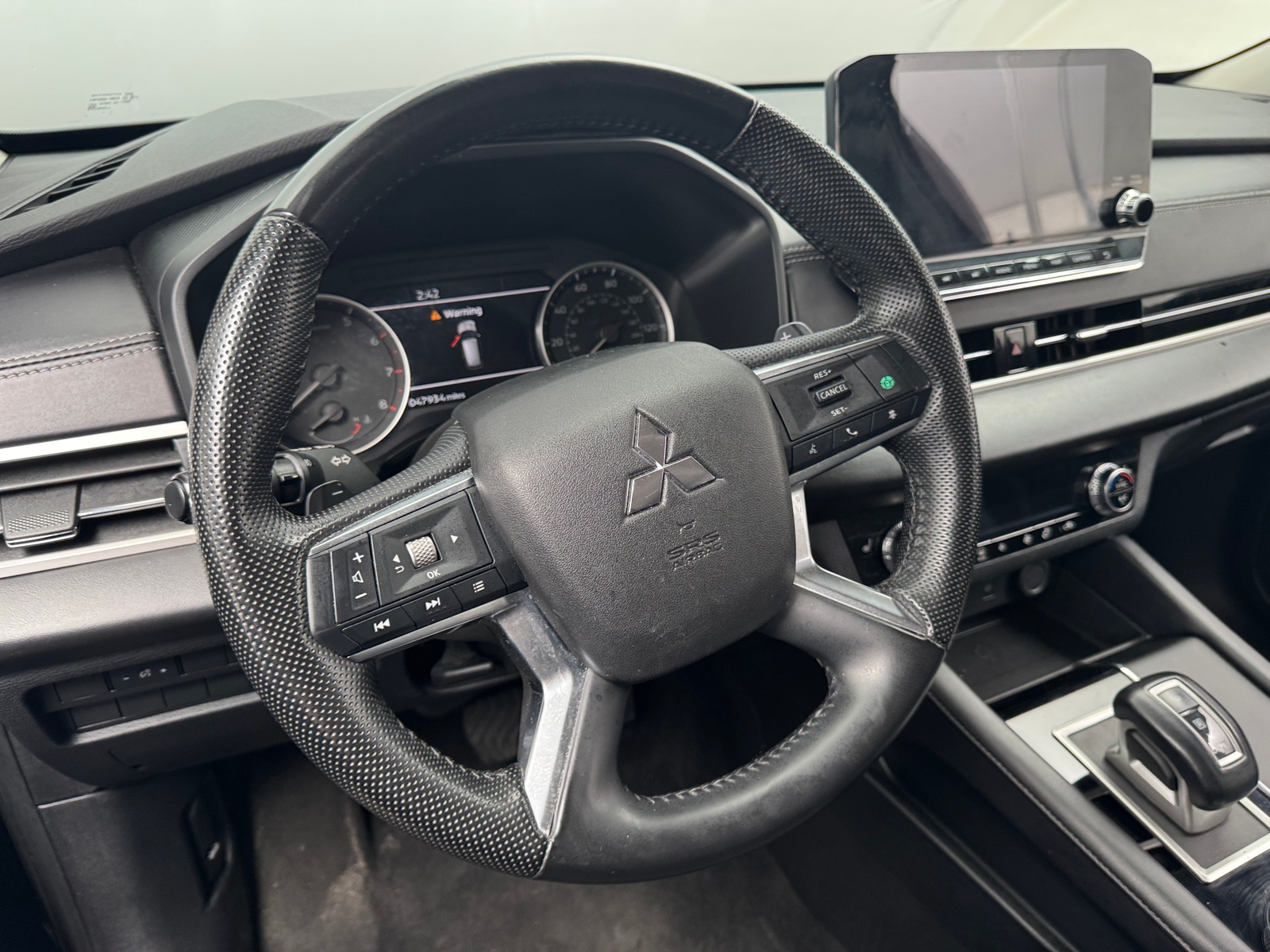 Thumbnail: 2024 Mitsubishi Outlander - 4