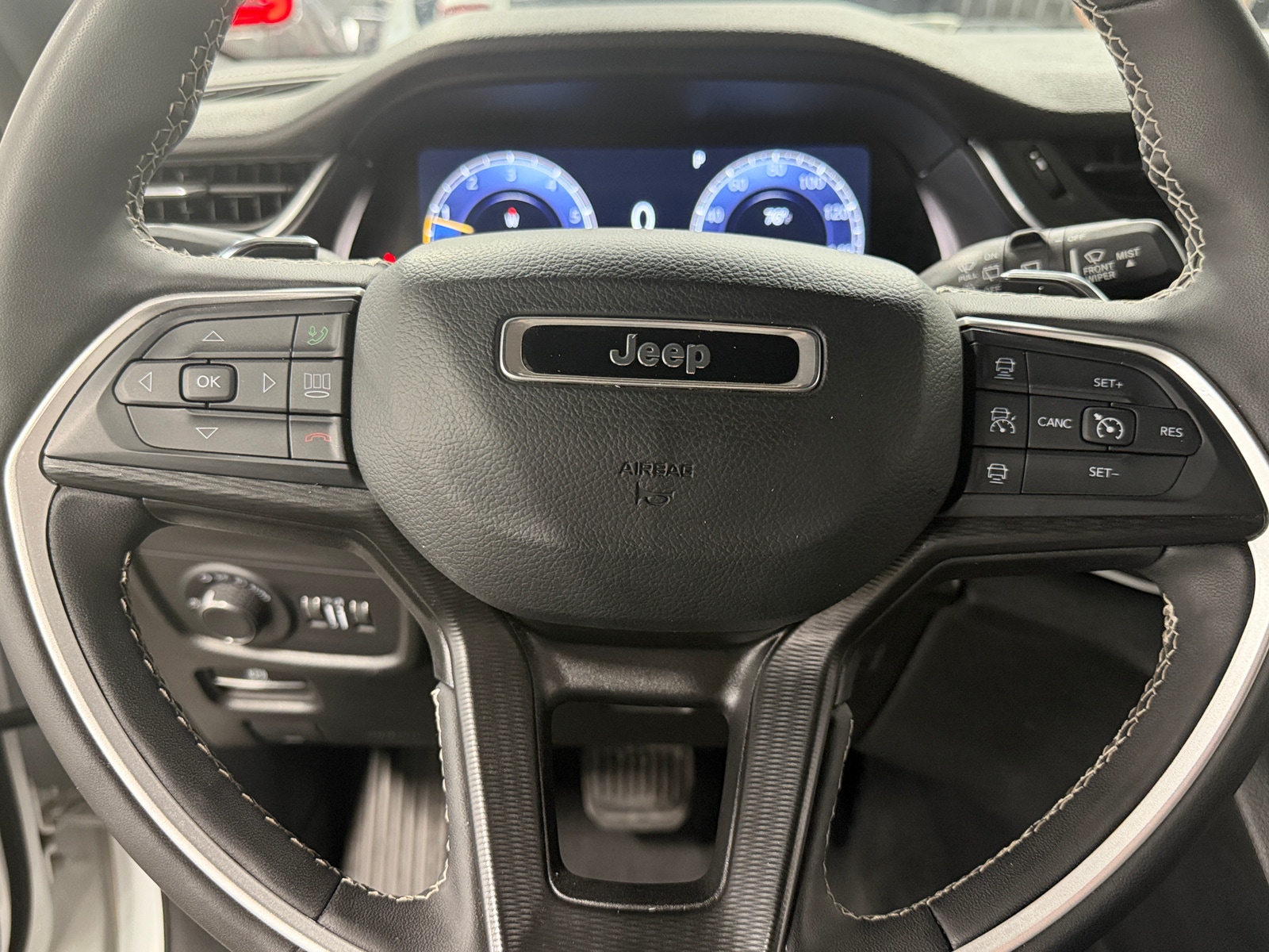 Thumbnail: 2024 Jeep Grand Cherokee L - 4