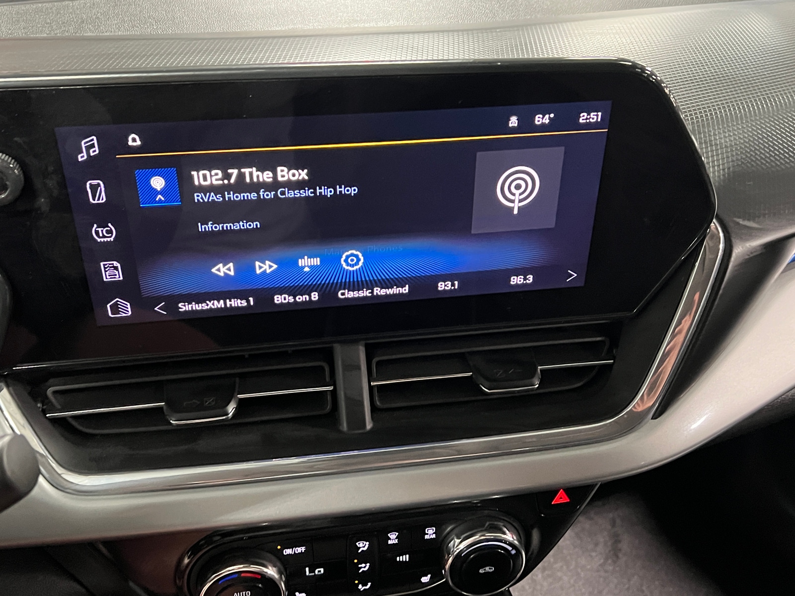 Thumbnail: 2025 Chevrolet Trax - 4