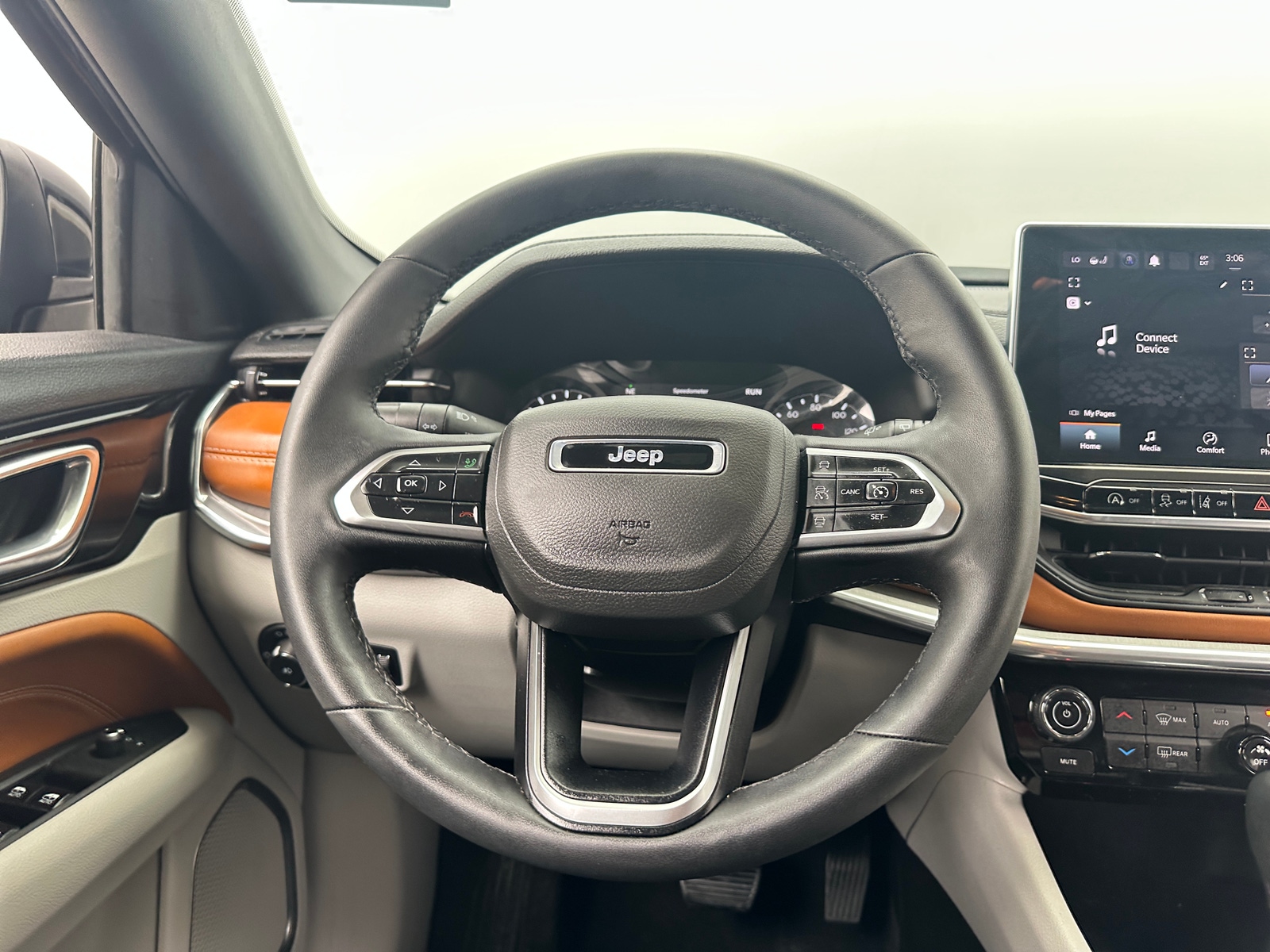 Thumbnail: 2023 Jeep Compass - 4
