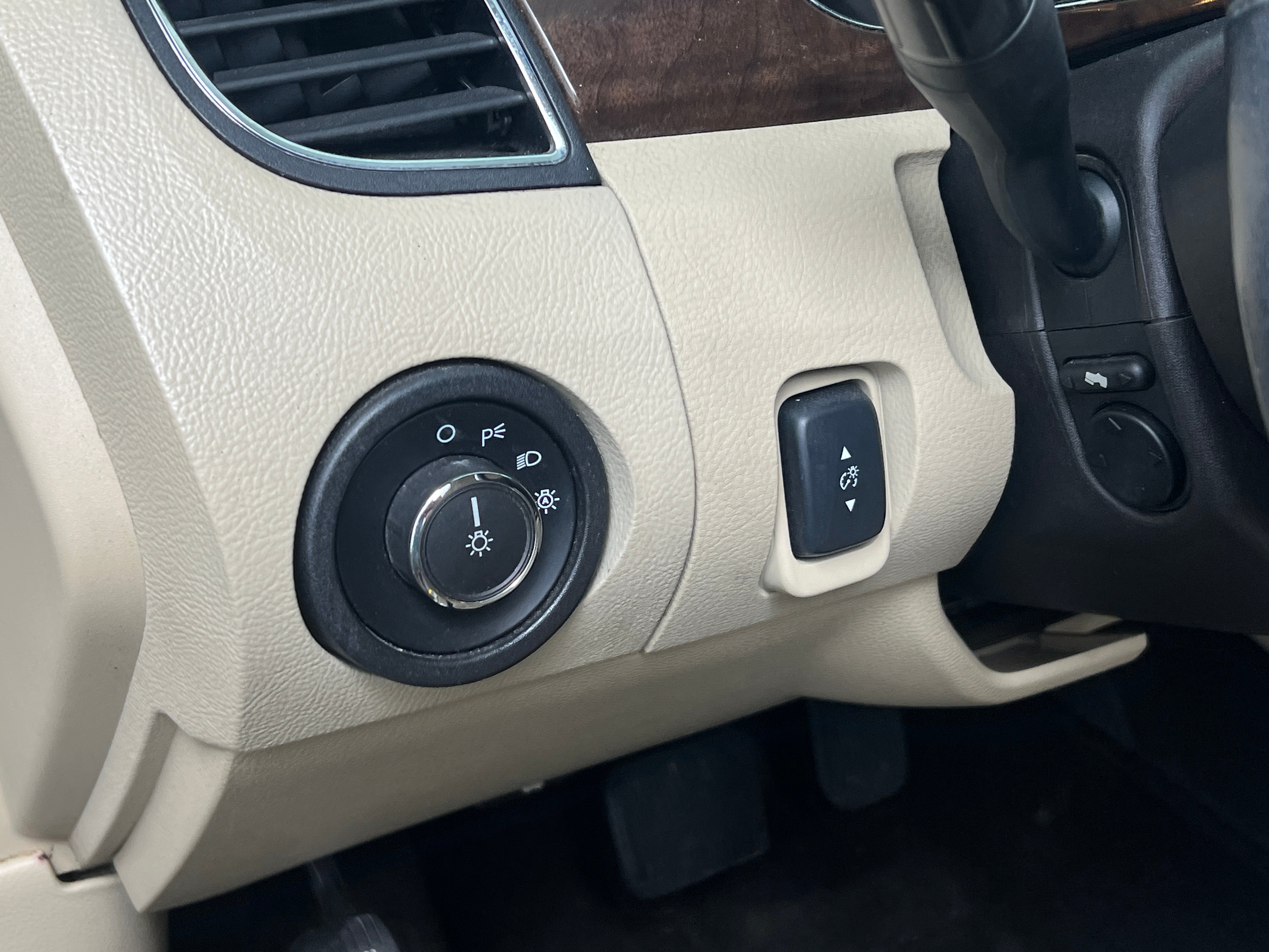 Used 2013 Ford Taurus Limited with VIN 1FAHP2F86DG101084 for sale in Auburn, WA