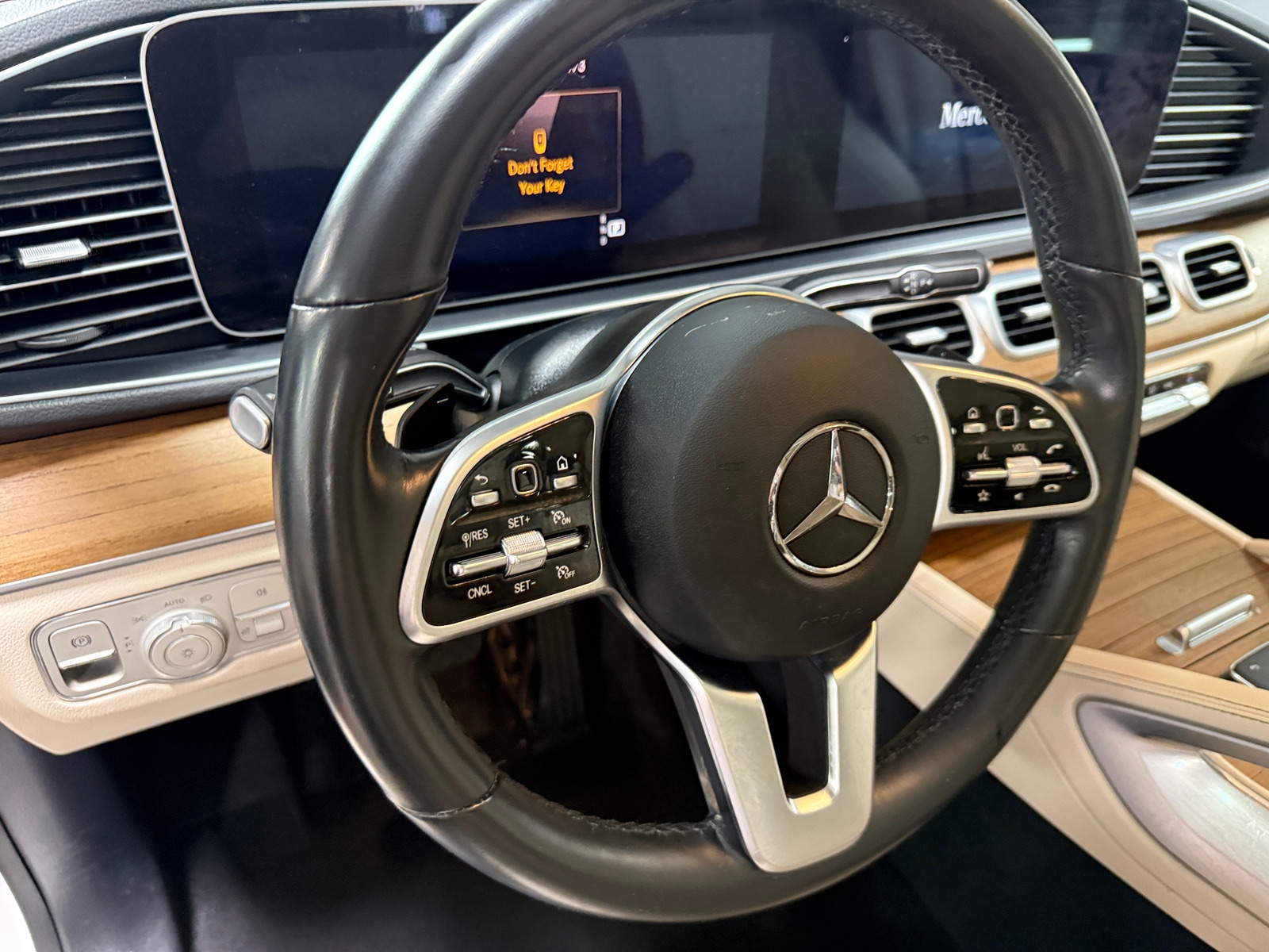 Thumbnail: 2023 Mercedes-Benz GLE - 4