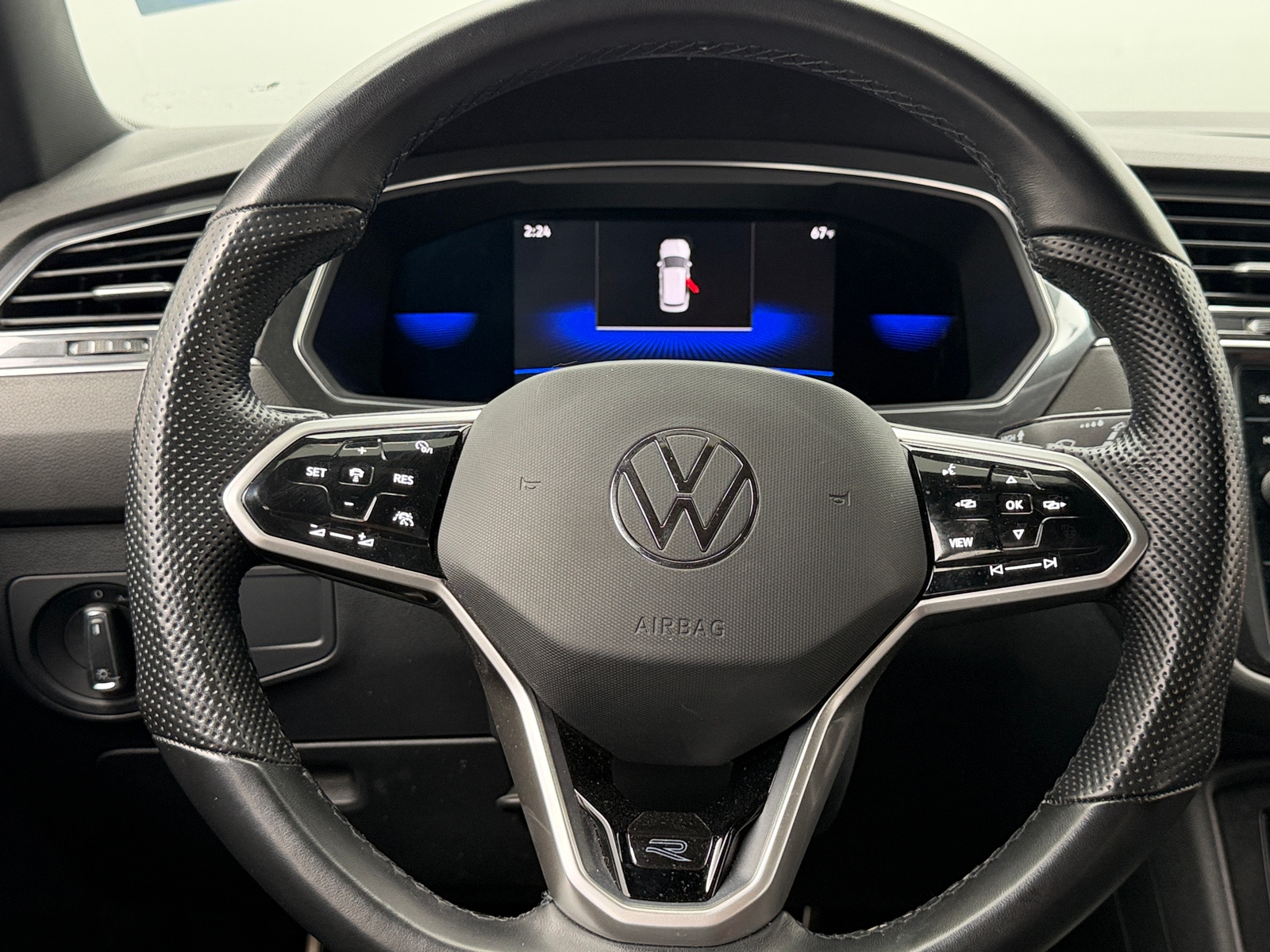 Thumbnail: 2022 Volkswagen Tiguan - 4