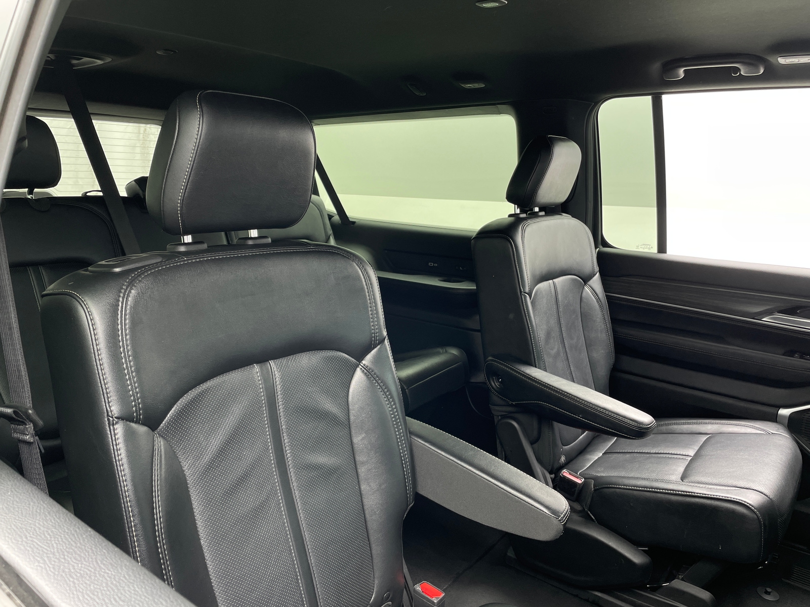 Thumbnail: 2024 Jeep Wagoneer - 5