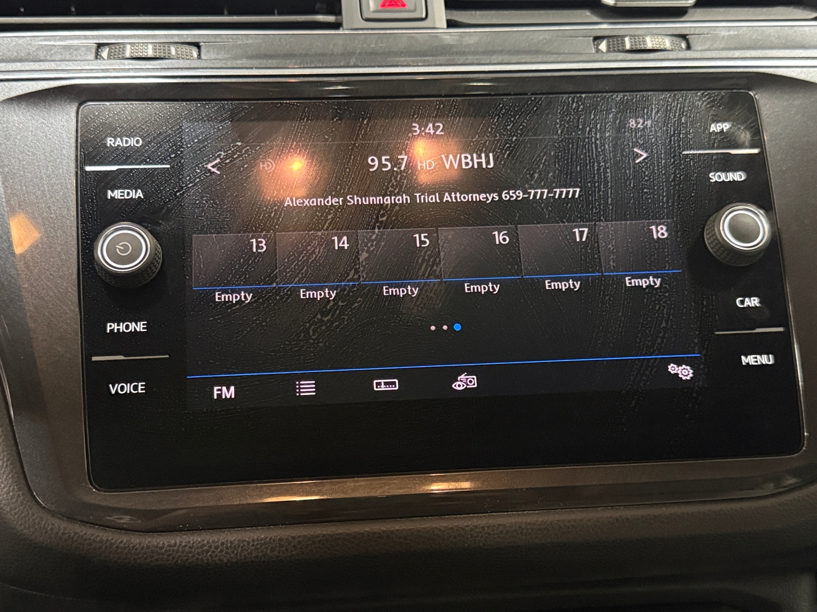 Thumbnail: 2018 Volkswagen Tiguan - 3