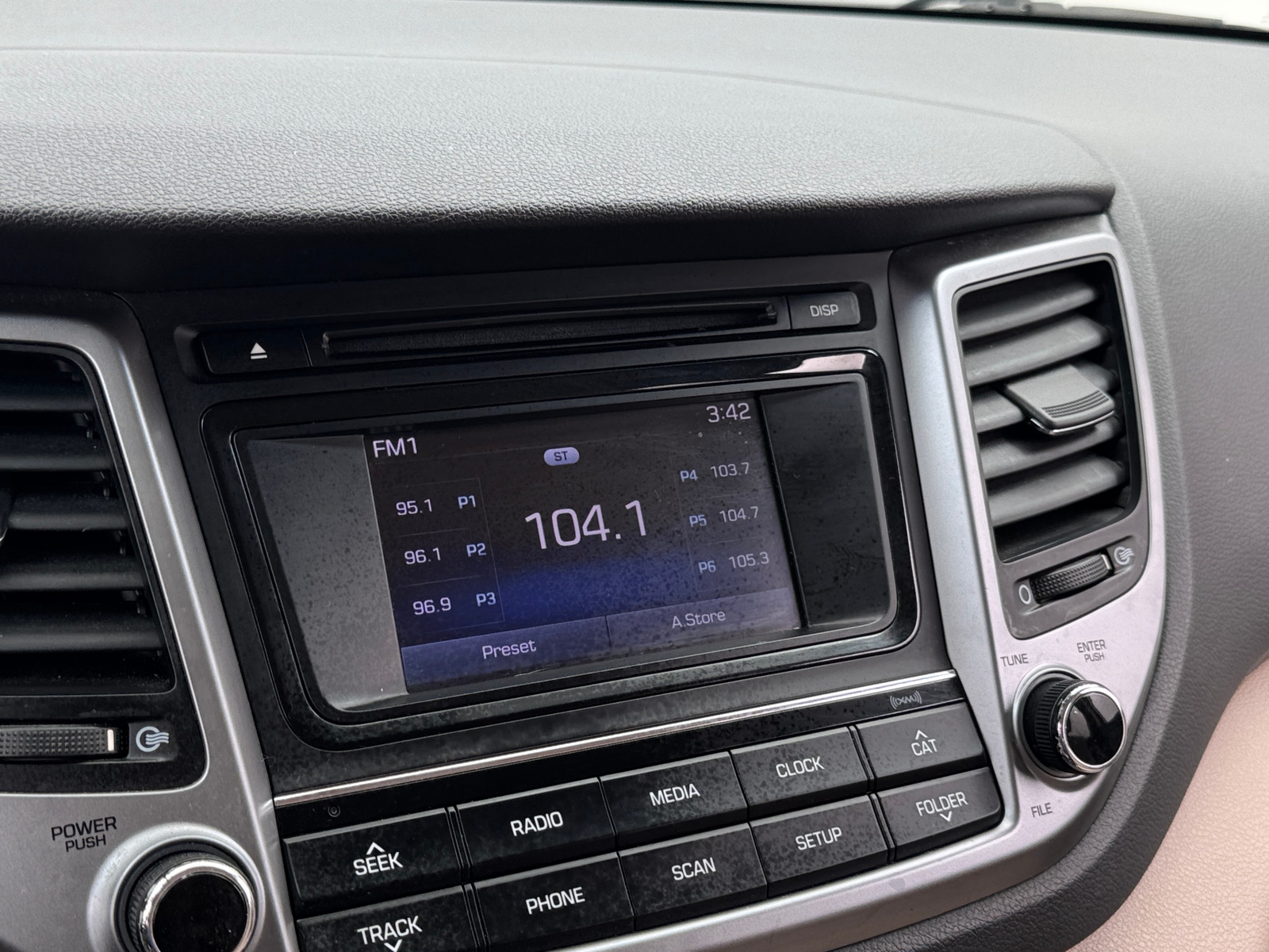 Thumbnail: 2016 Hyundai Tucson - 4